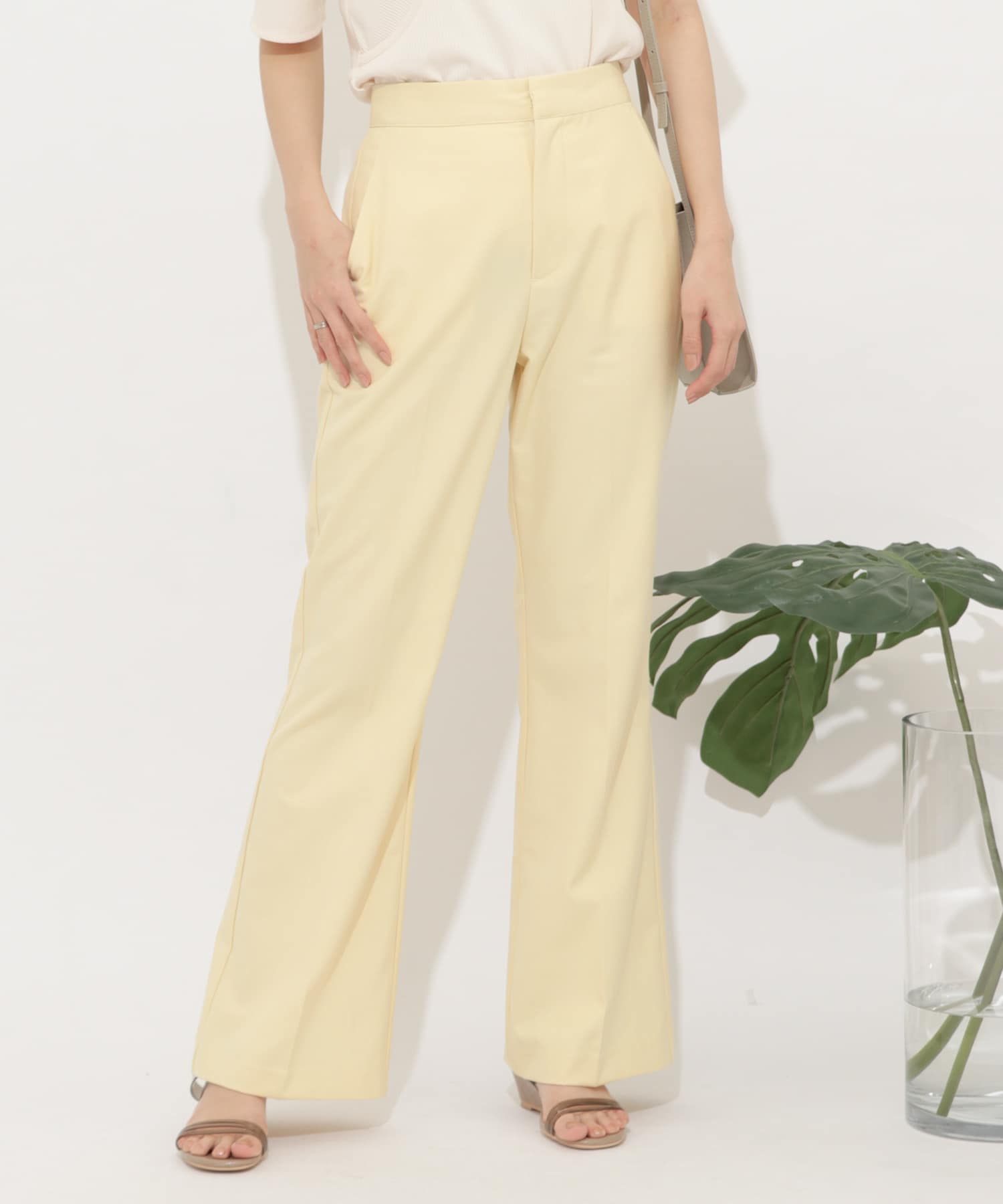 センタープレスフレアパンツ