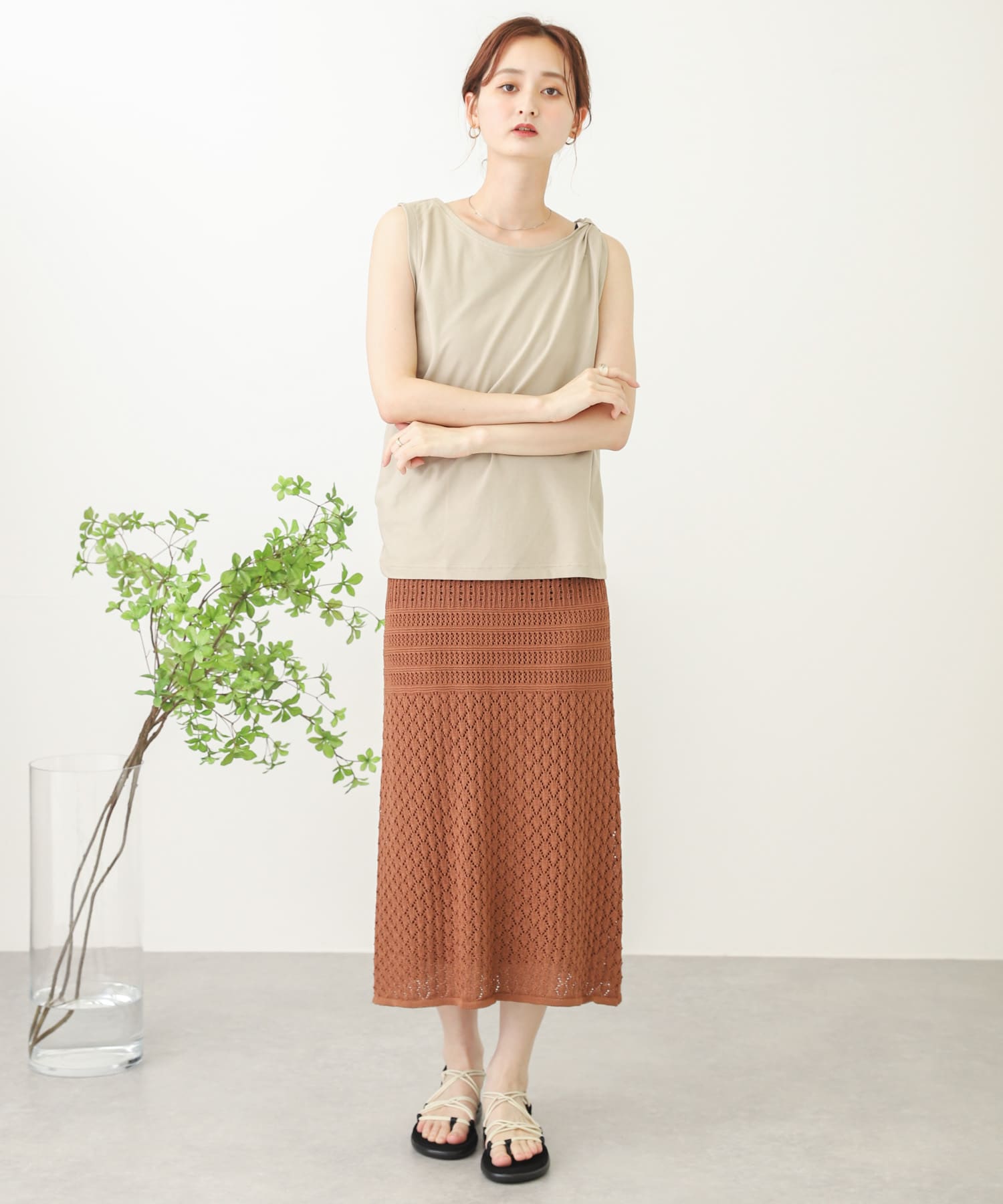 『UR TECH』ツイストショルダーアシメトップ GREIGE FREE