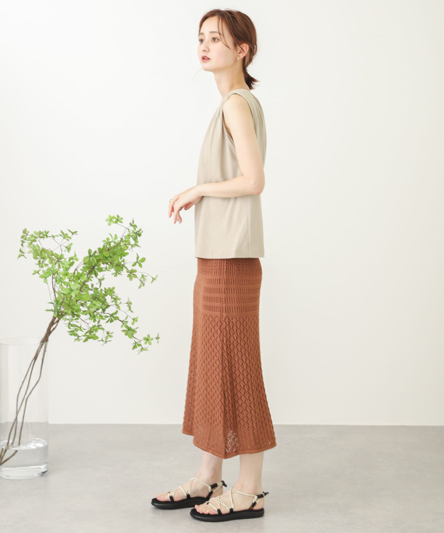 『UR TECH』ツイストショルダーアシメトップ GREIGE FREE