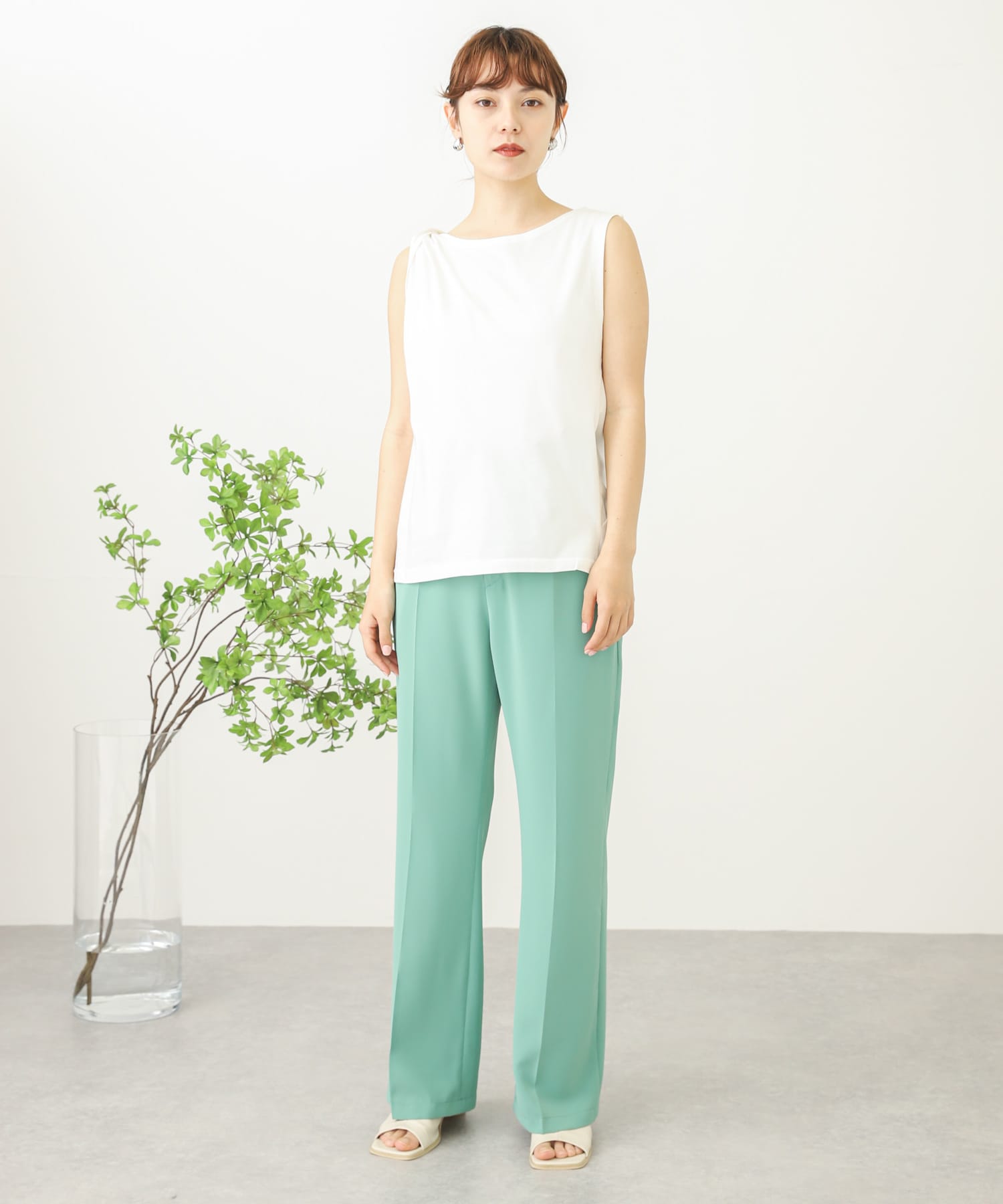 『UR TECH』ツイストショルダーアシメトップ OFF WHITE FREE