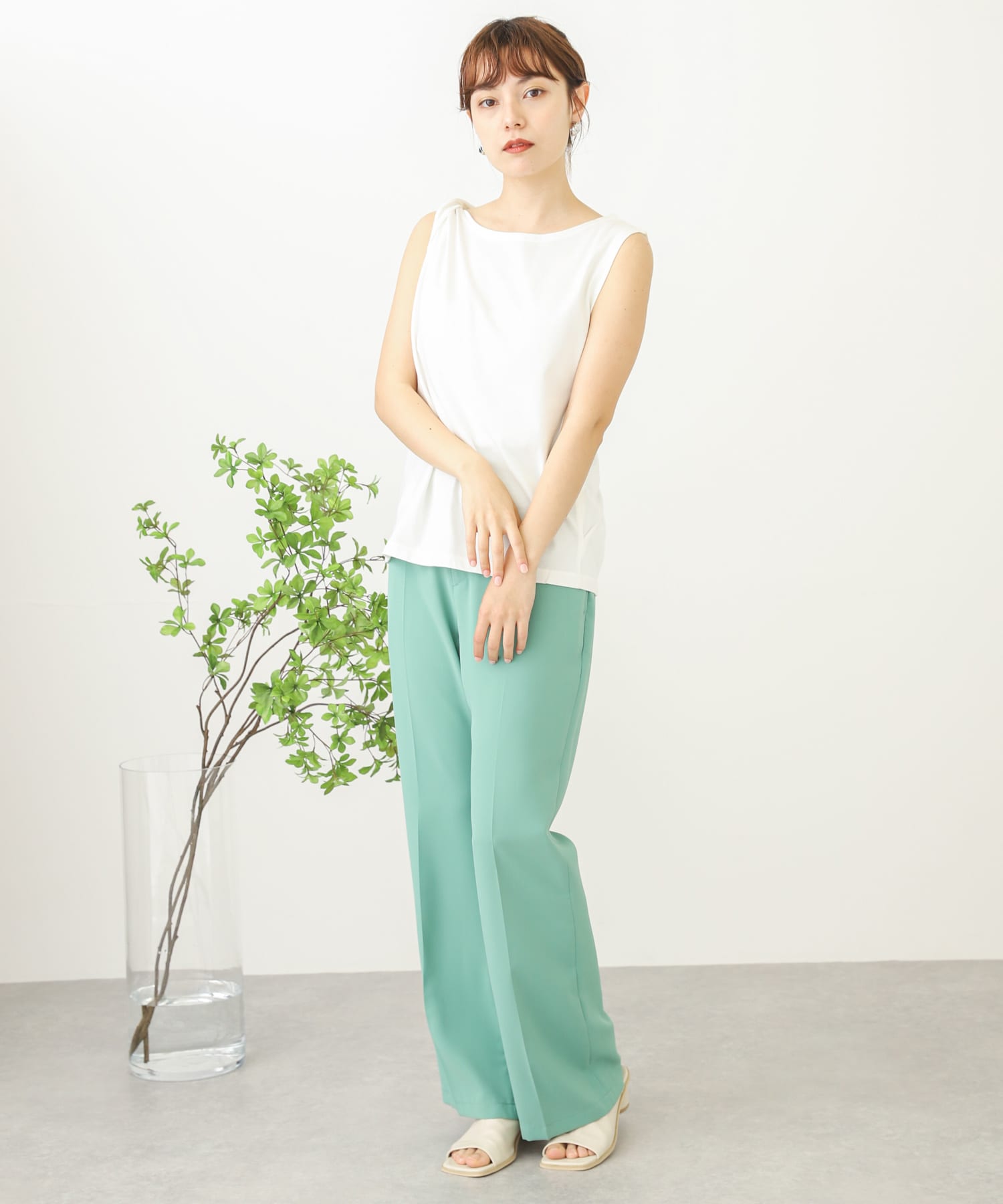 『UR TECH』ツイストショルダーアシメトップ OFF WHITE FREE