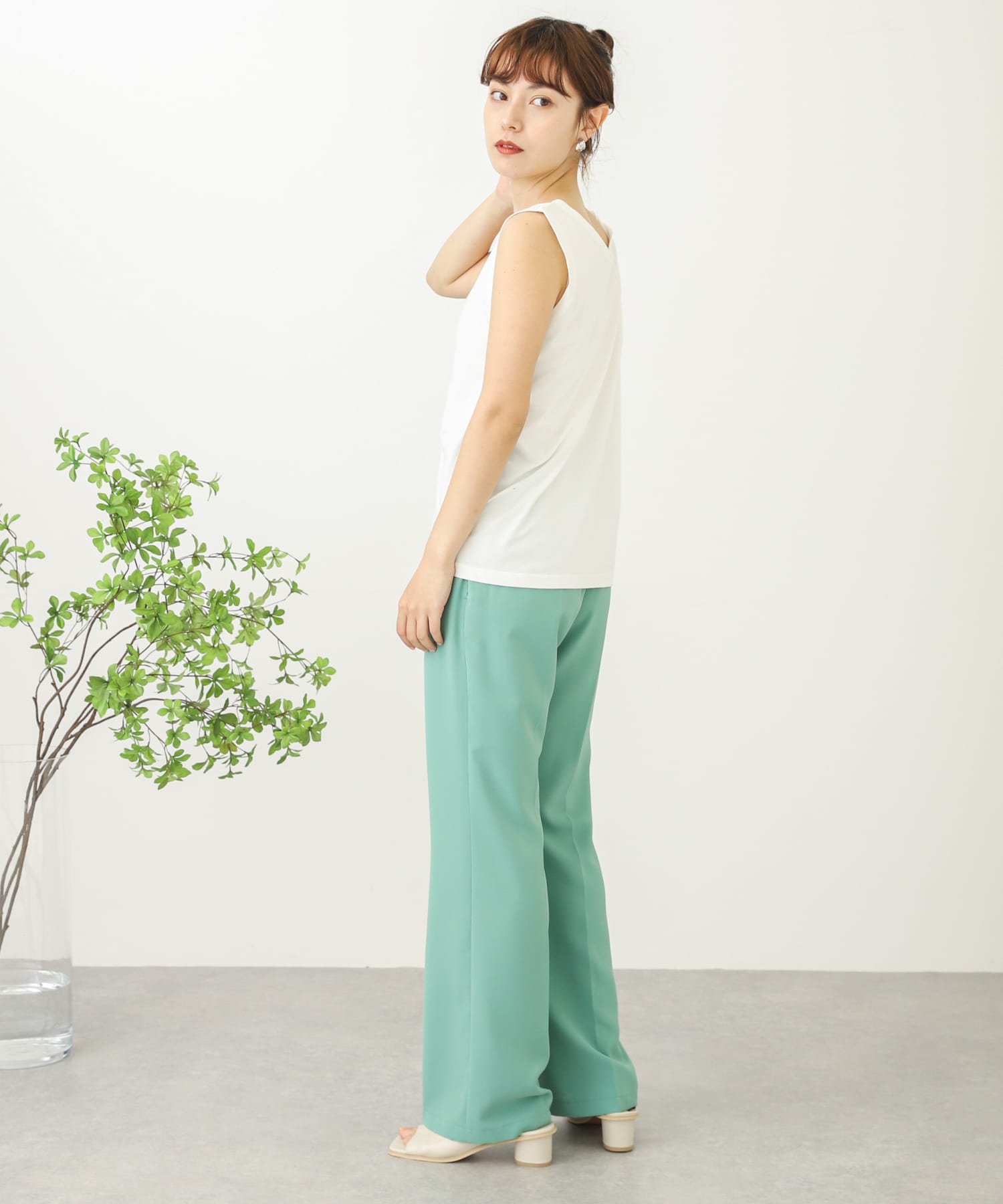 『UR TECH』ツイストショルダーアシメトップ OFF WHITE FREE