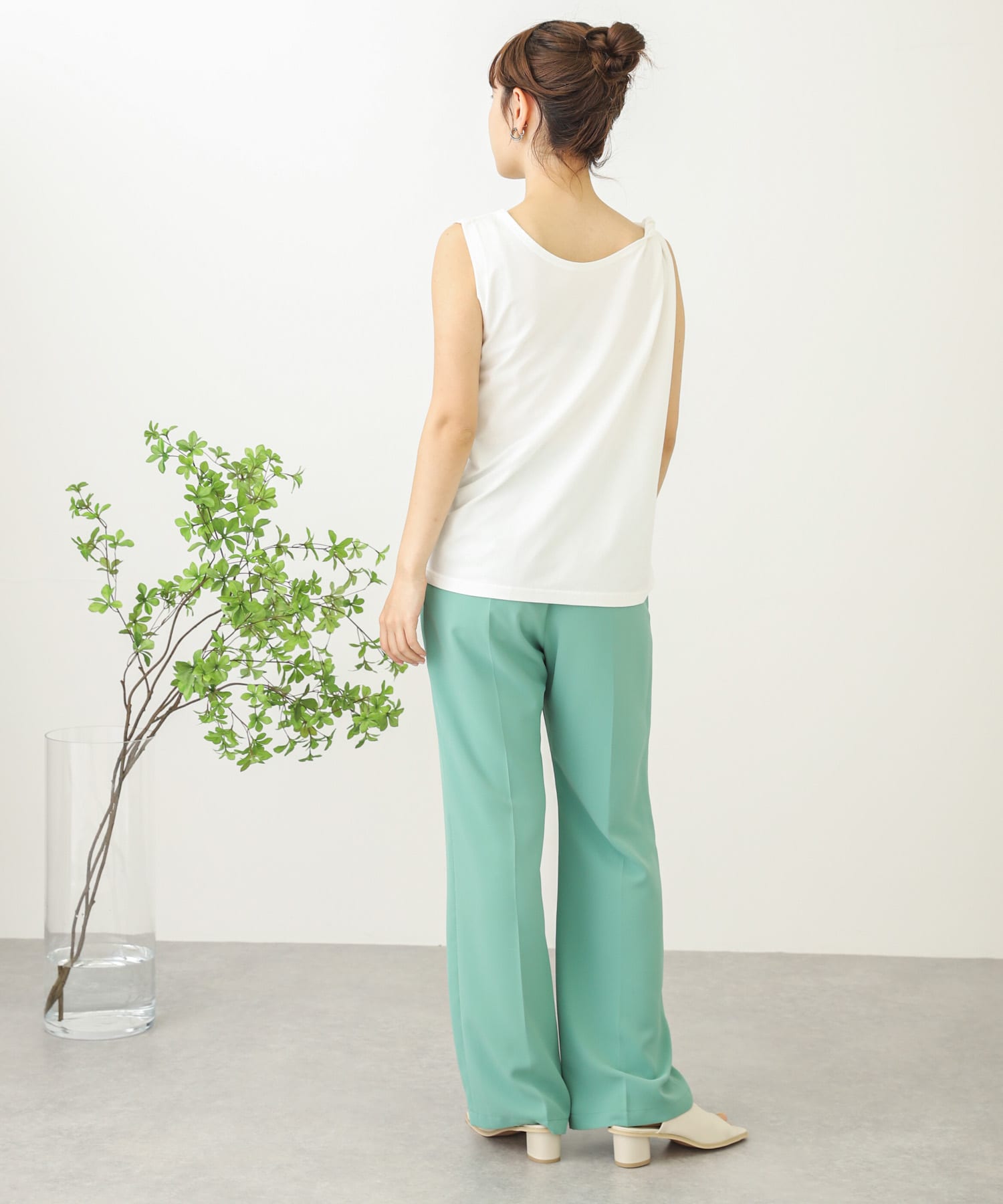 『UR TECH』ツイストショルダーアシメトップ OFF WHITE FREE