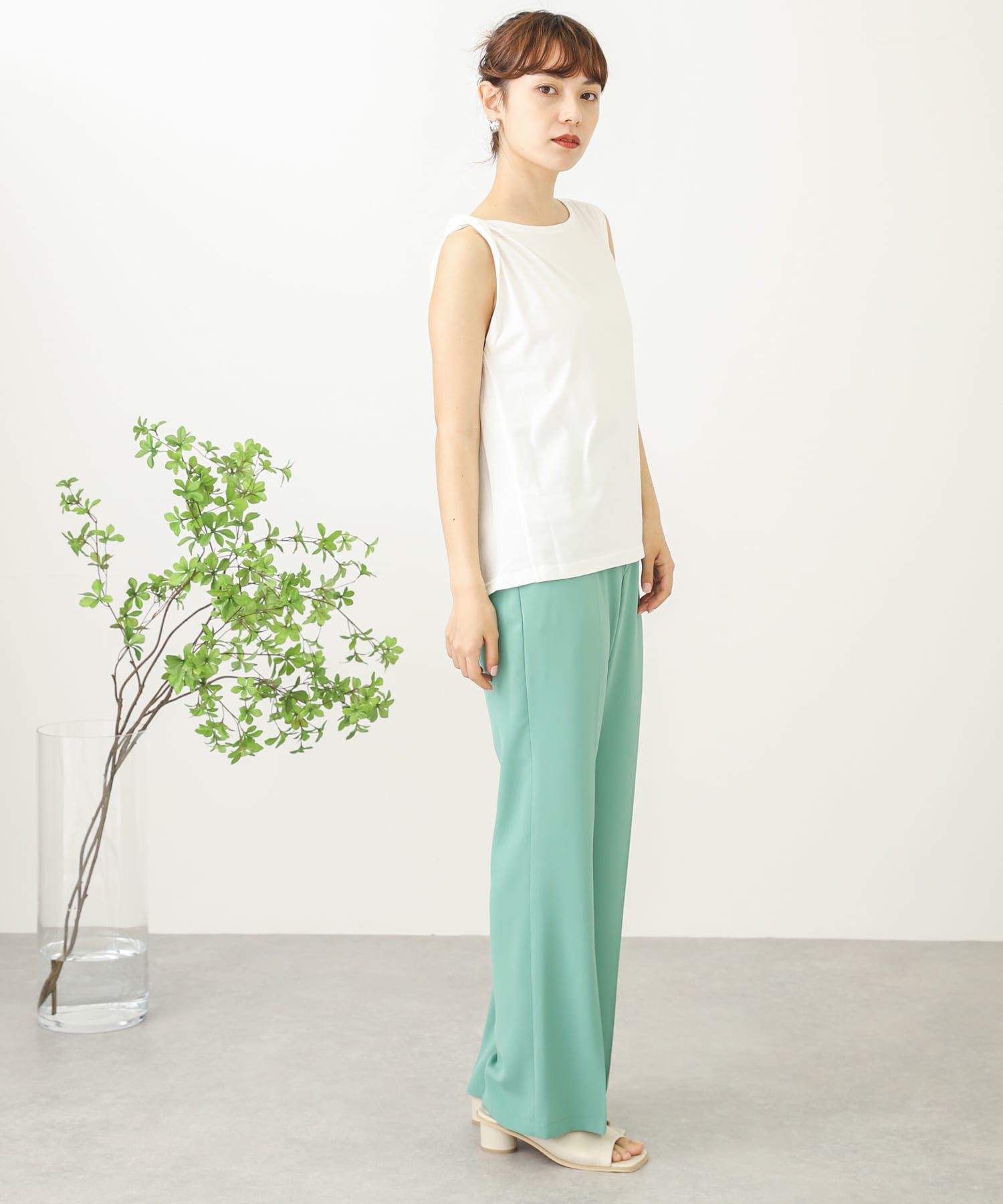 『UR TECH』ツイストショルダーアシメトップ OFF WHITE FREE