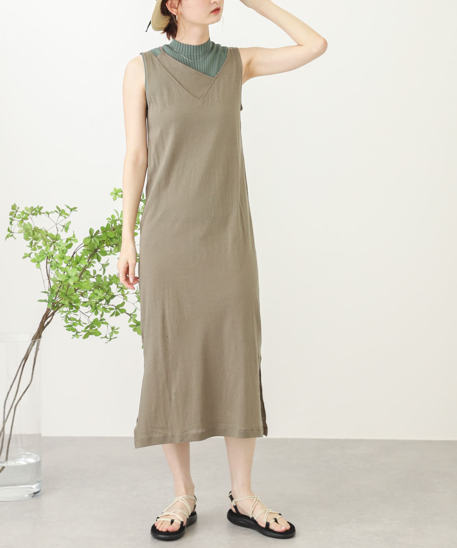 KHAKI