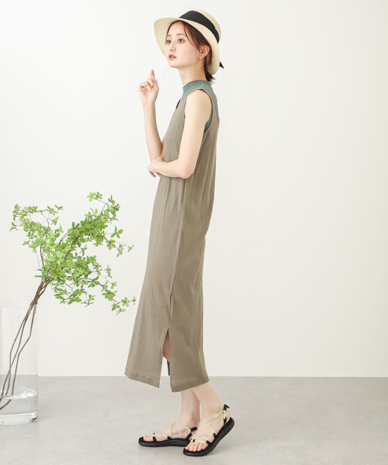 KHAKI