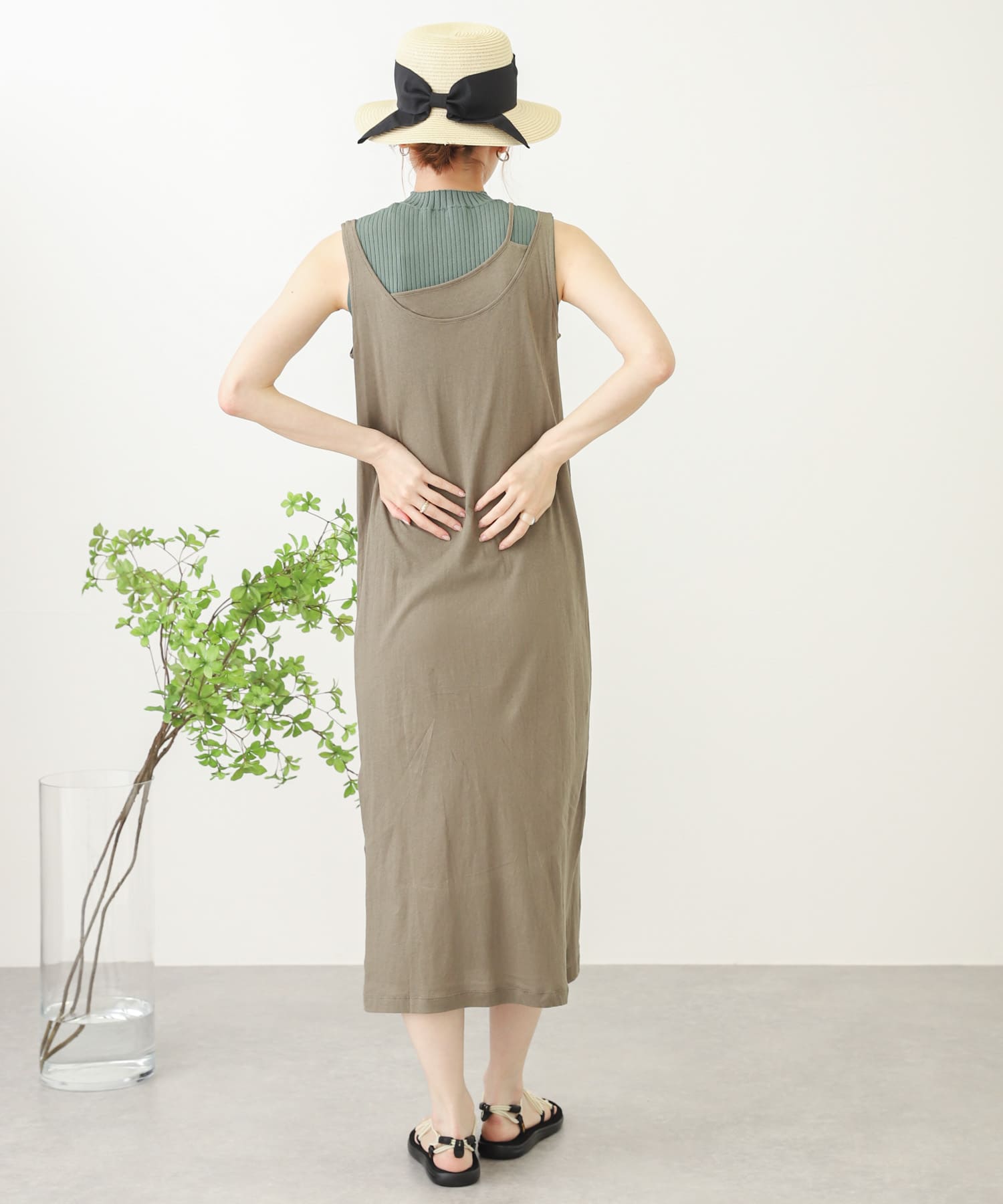 KHAKI