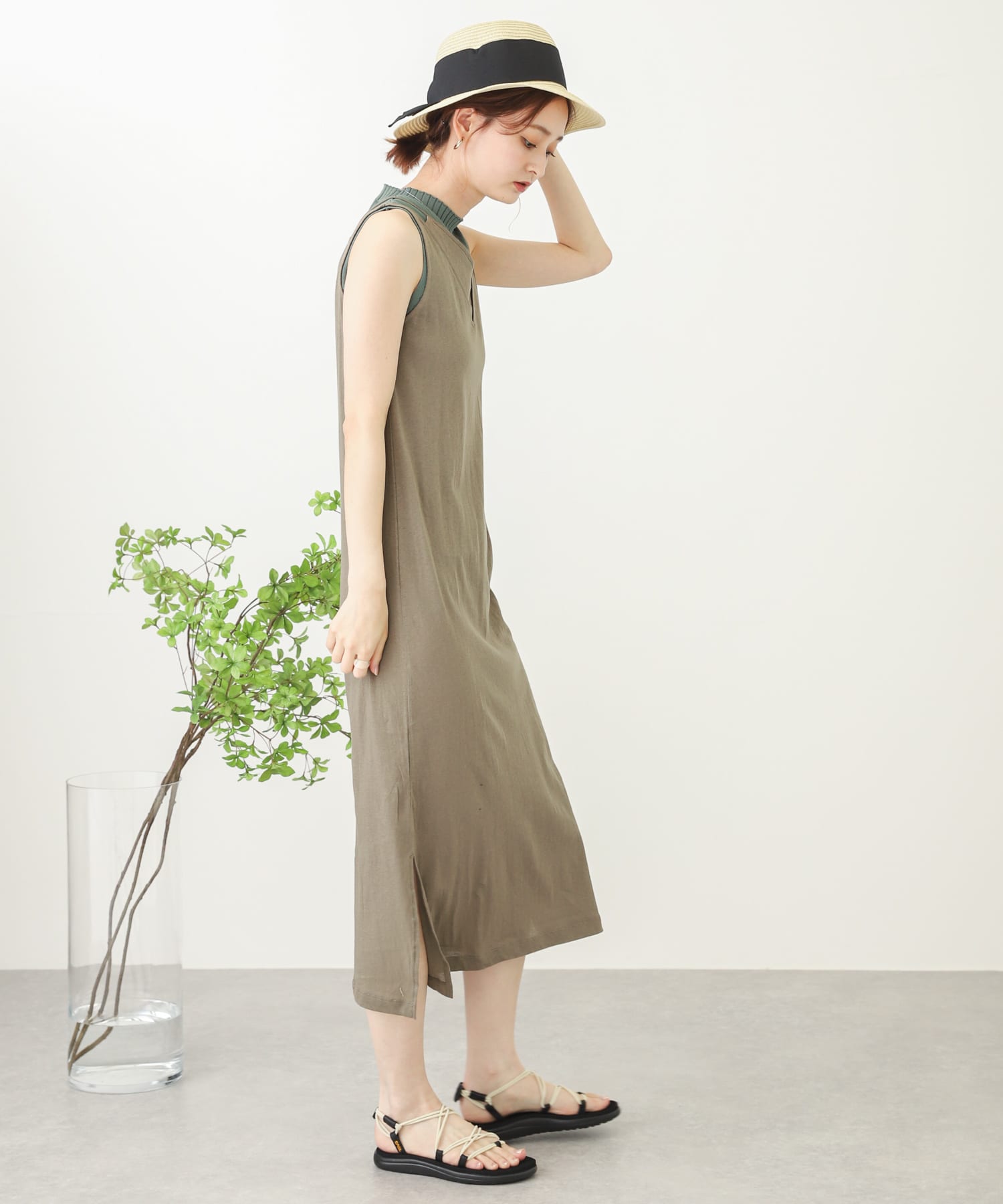 KHAKI