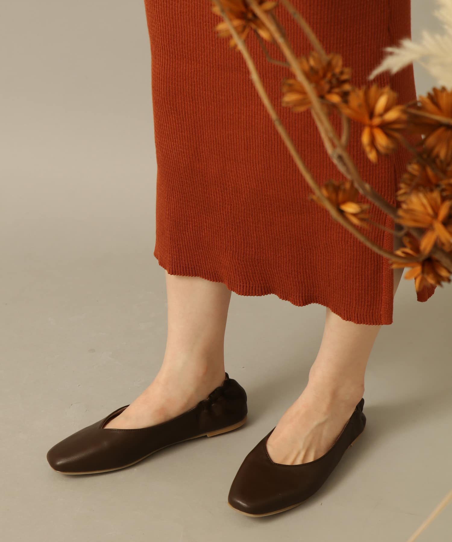 スクエアトウVカットフラットシューズ BROWN S