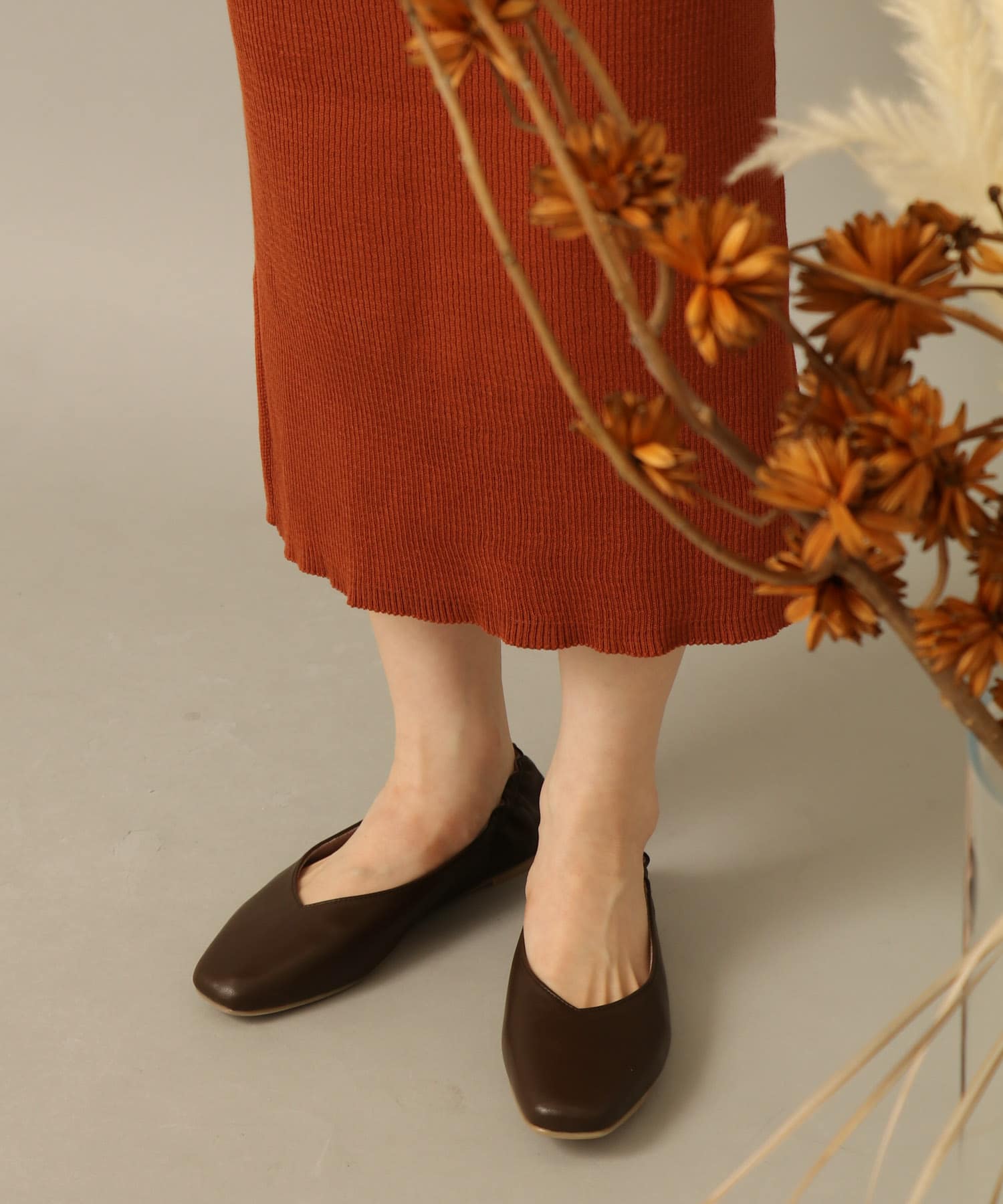 スクエアトウVカットフラットシューズ BROWN S