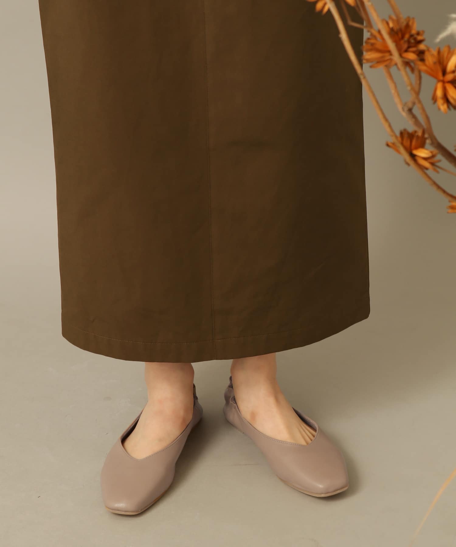 スクエアトウVカットフラットシューズ MOCHA S