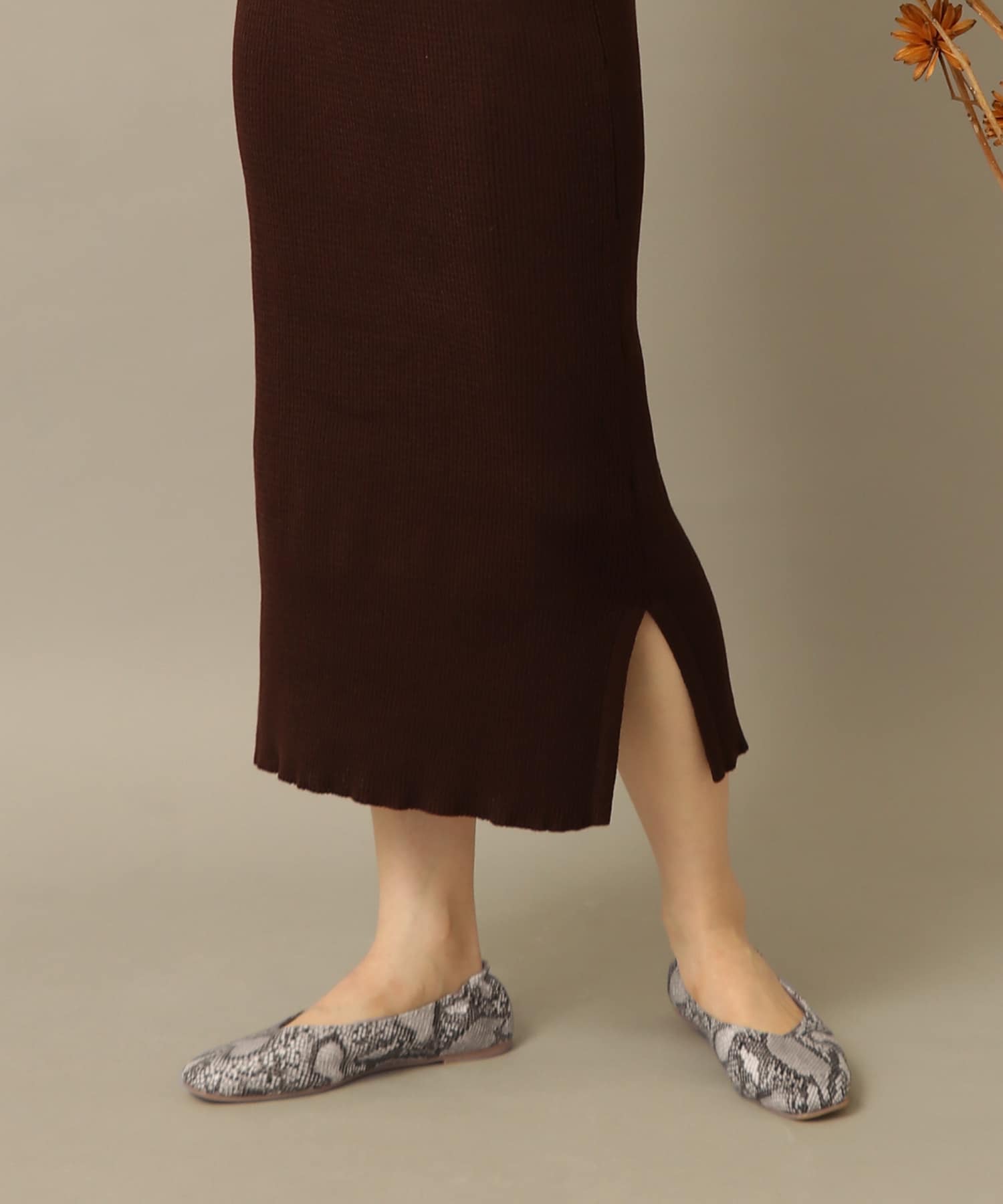 スクエアトウVカットフラットシューズ PYTHON S