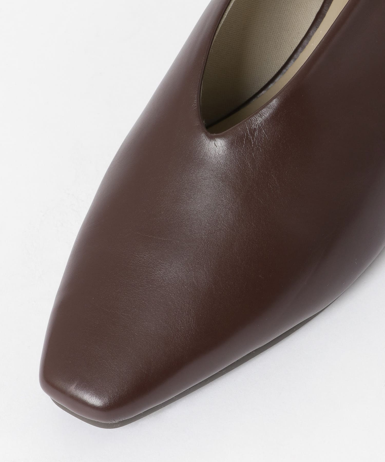 深Vカットパンプス BROWN S
