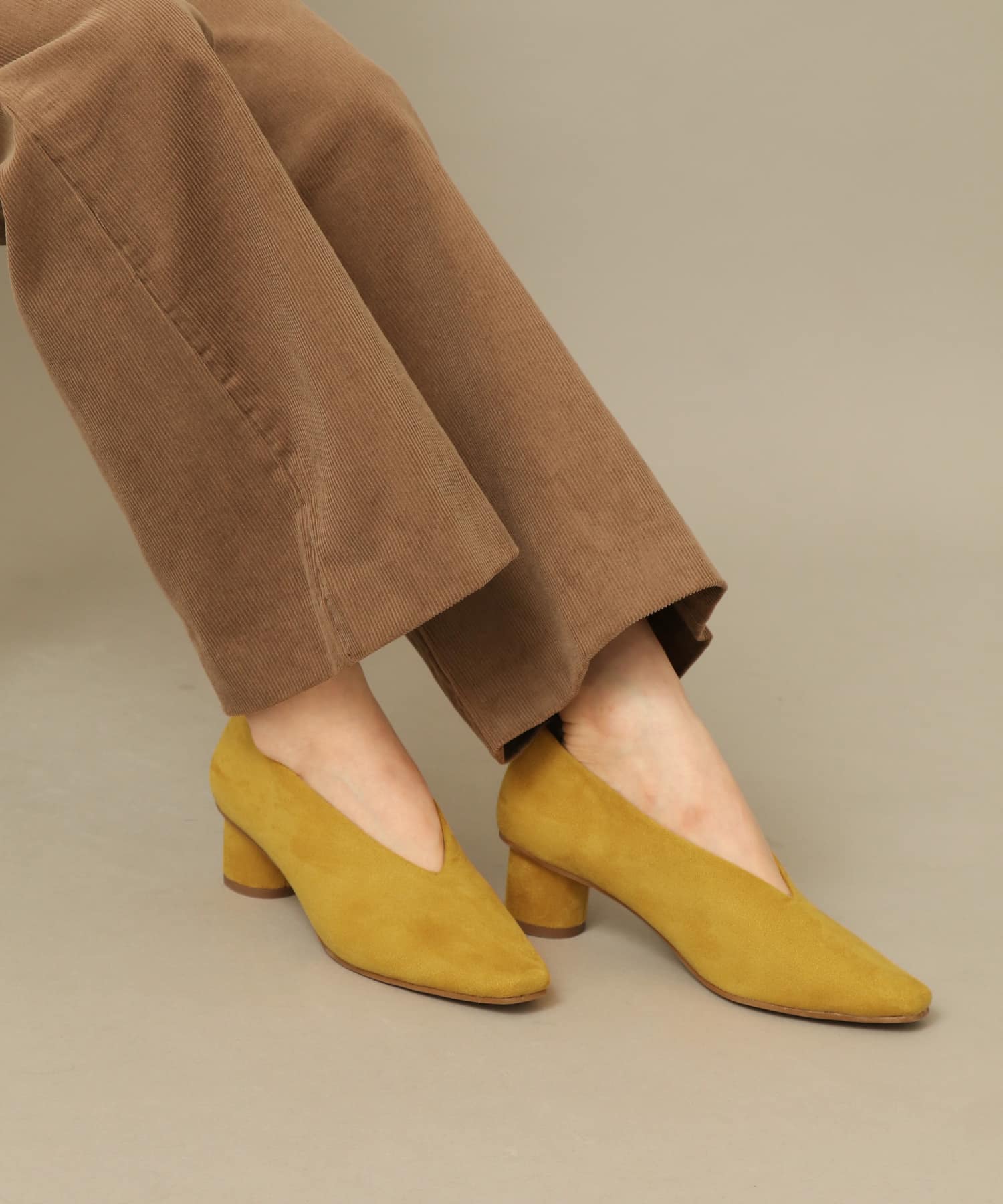 深Vカットパンプス MUSTARD S