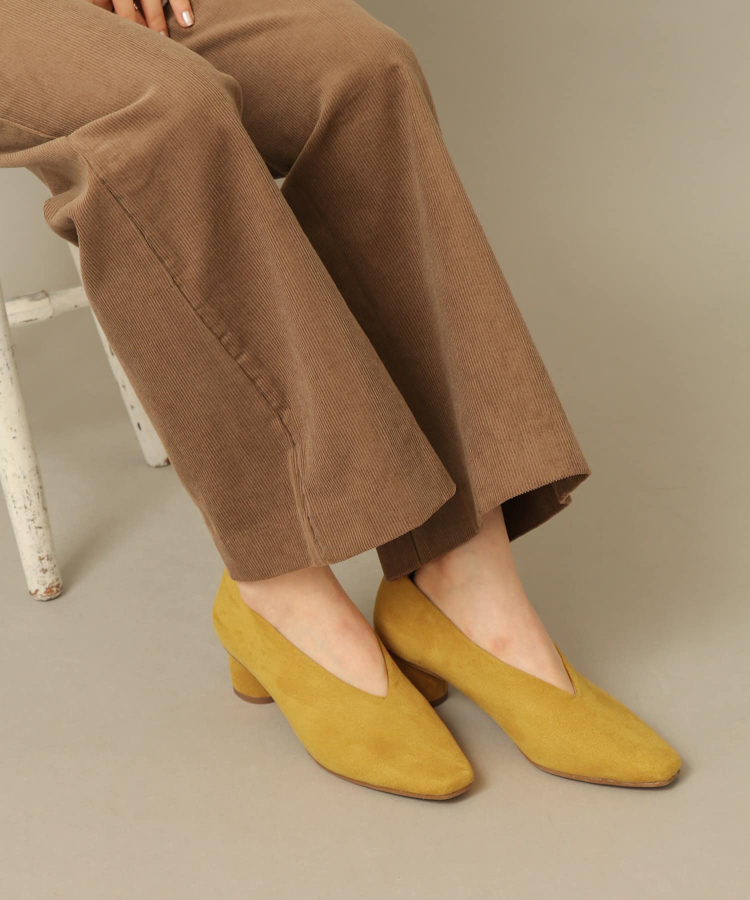 深Vカットパンプス MUSTARD S