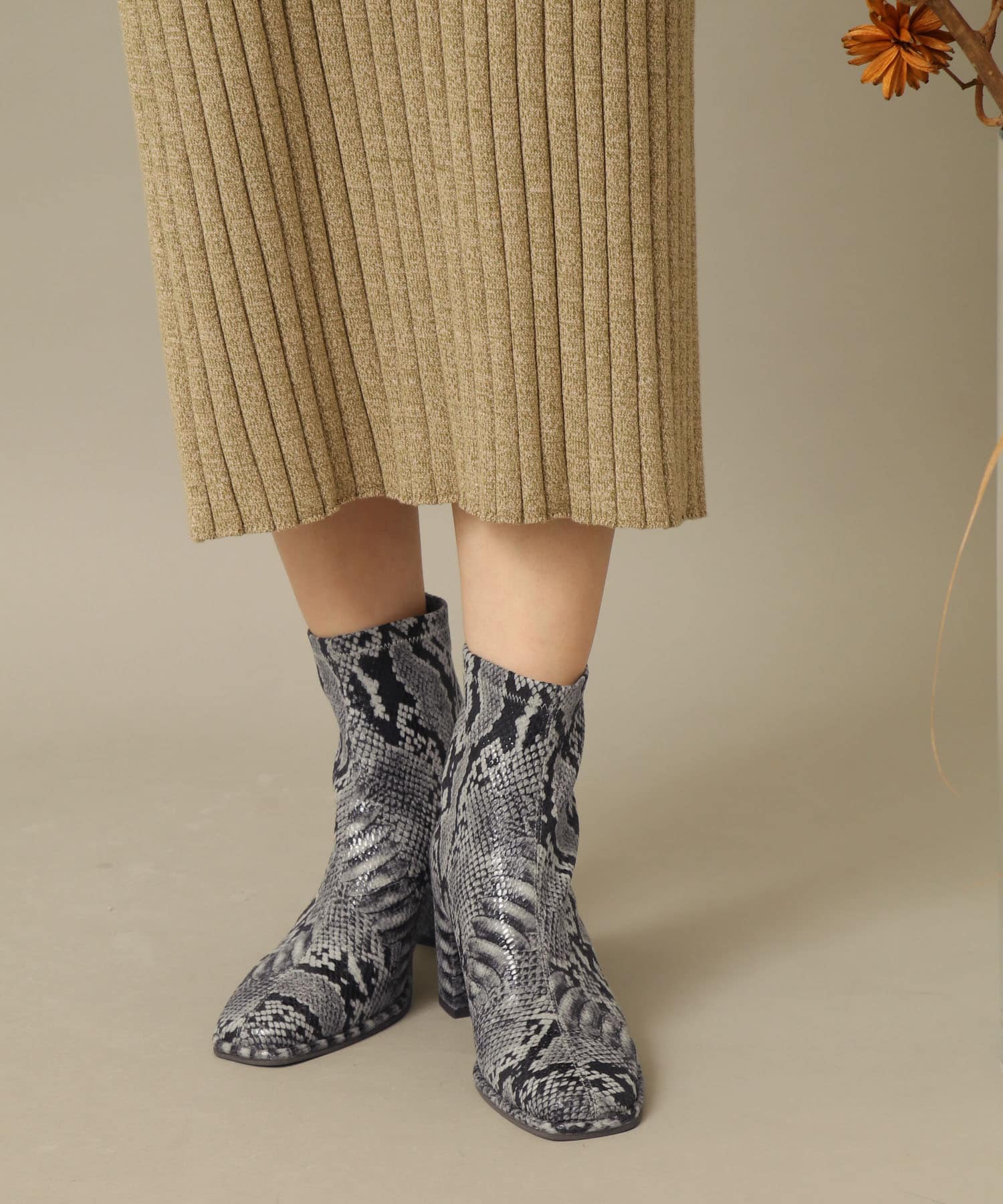 スクエアトウセンターシームストレッチブーツ PYTHON S