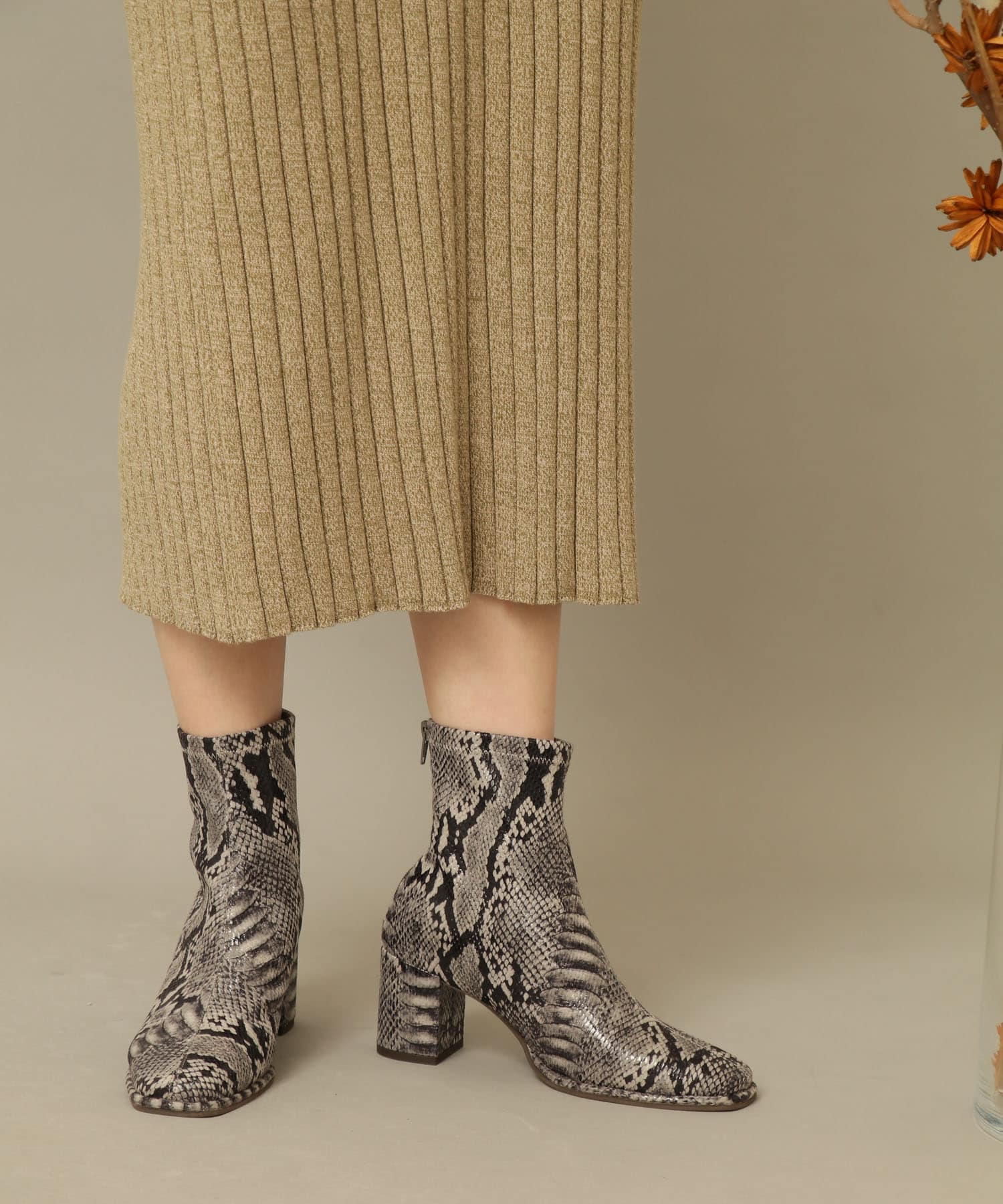 スクエアトウセンターシームストレッチブーツ PYTHON S