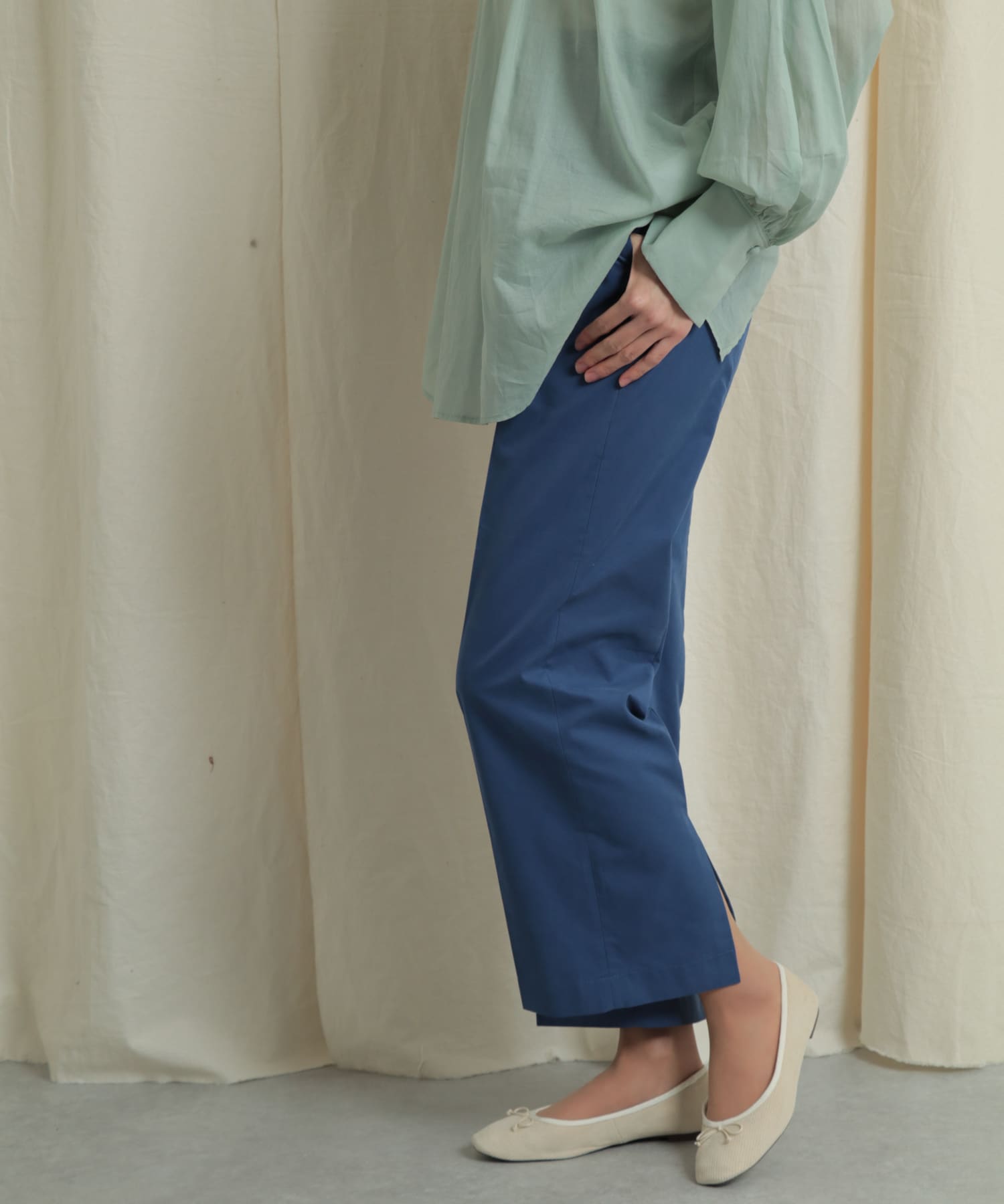 バックスリットストレートワイドパンツ ROYAL BLUE S