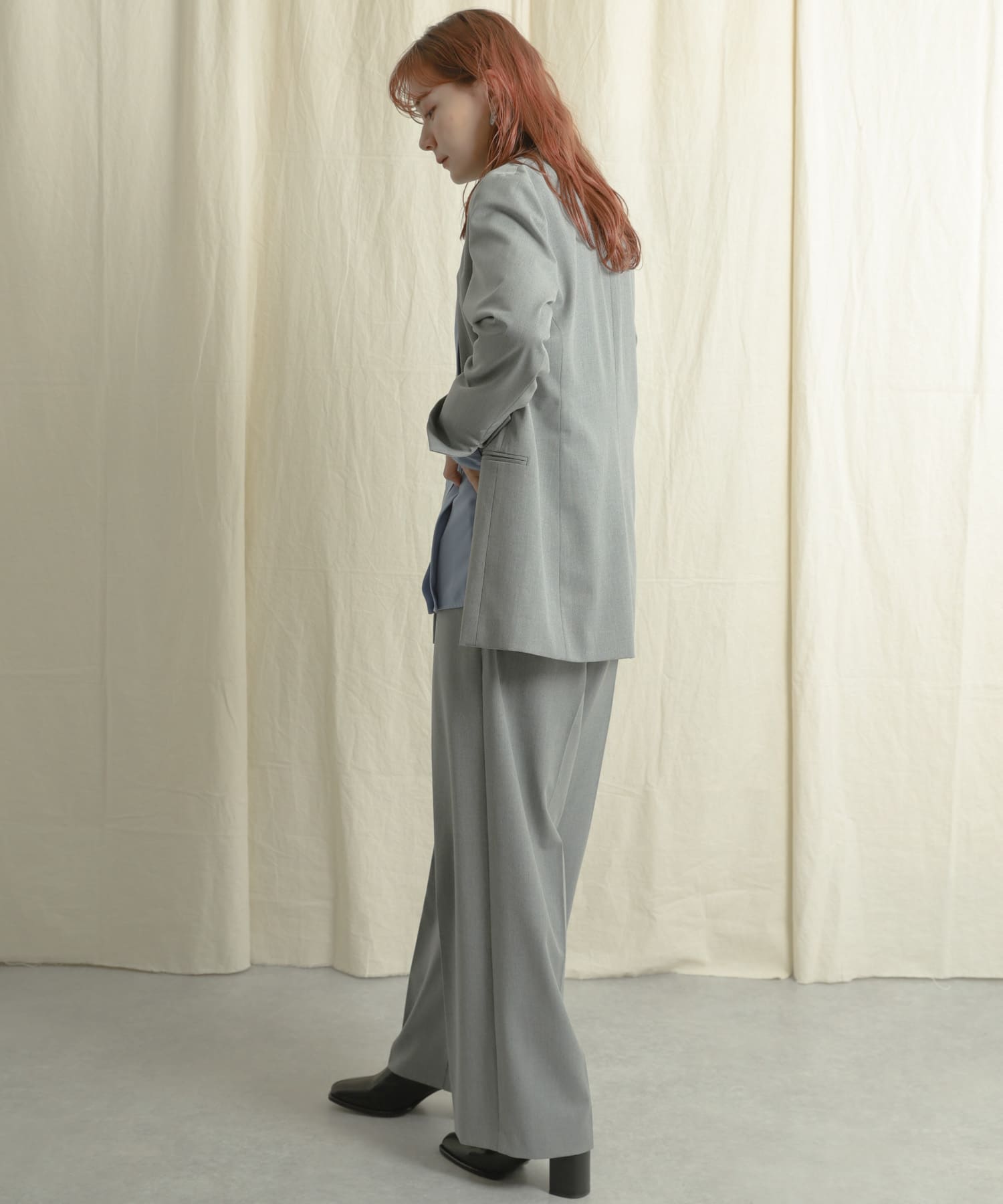 GRAY