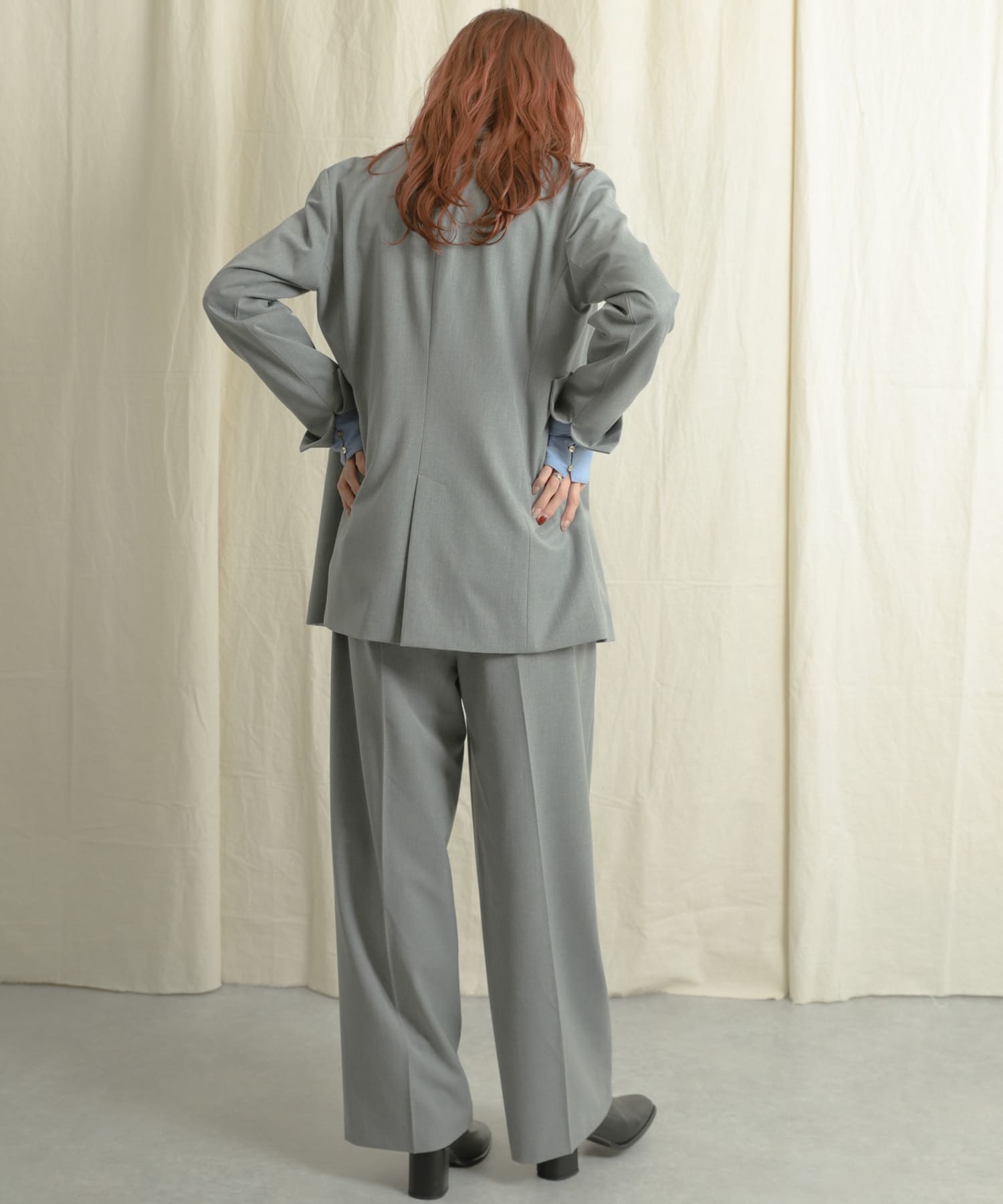 GRAY