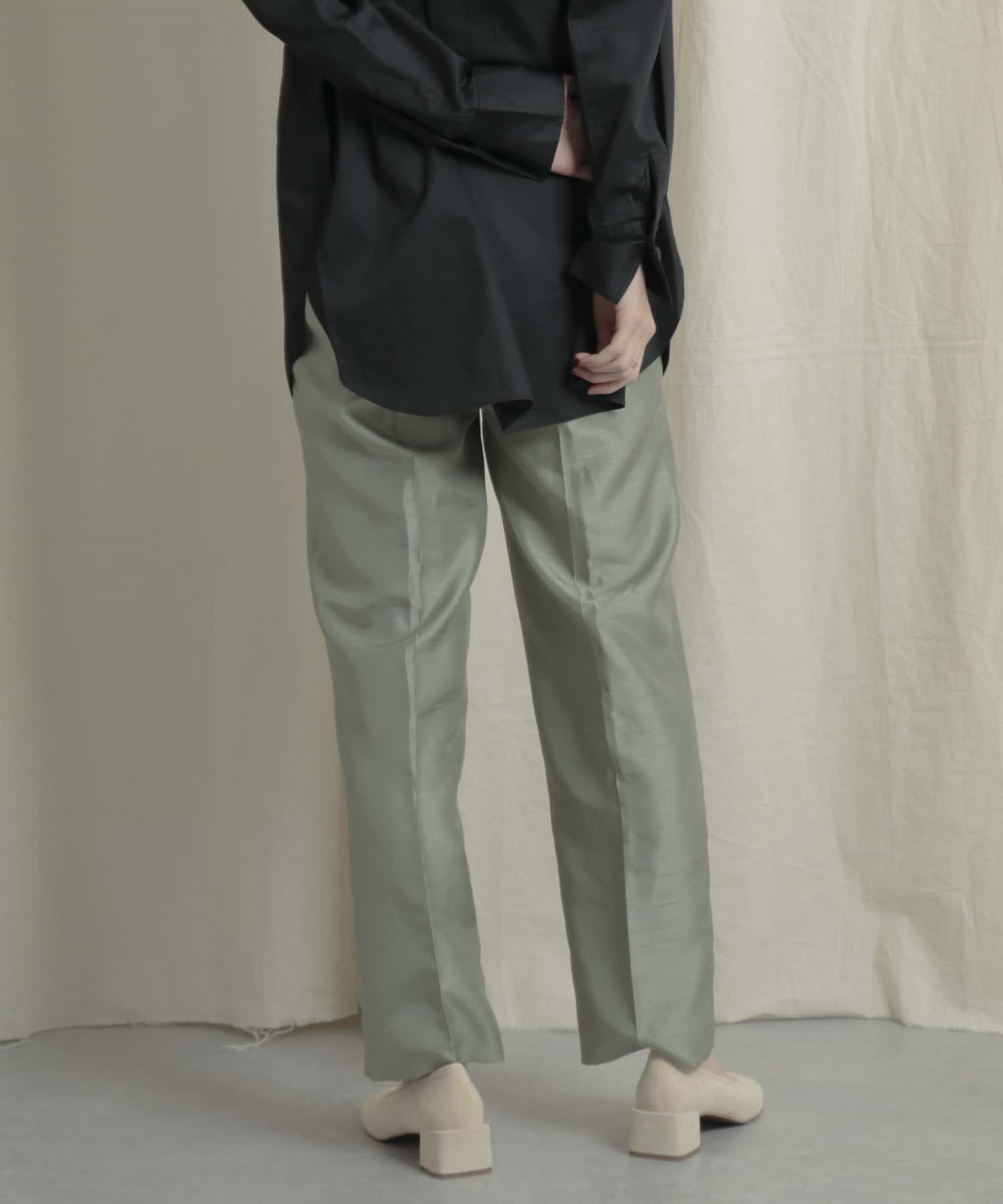 シャンタンテーパードパンツ L.KHAKI S