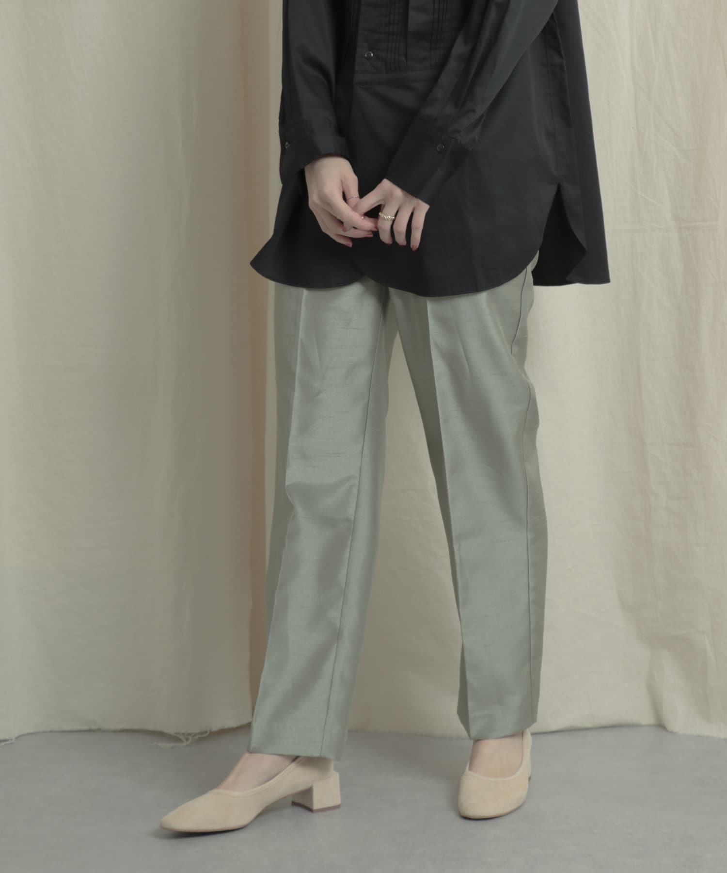シャンタンテーパードパンツ L.KHAKI S