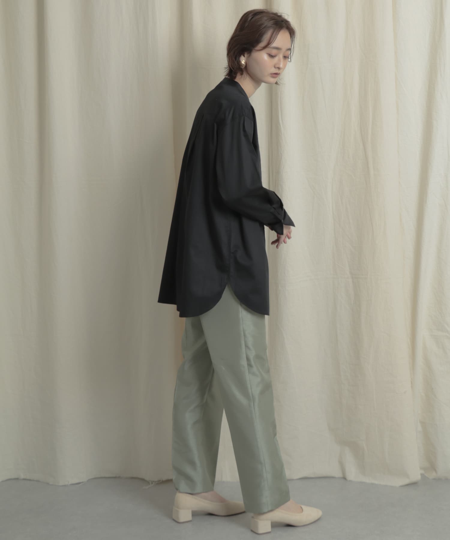 シャンタンテーパードパンツ L.KHAKI M