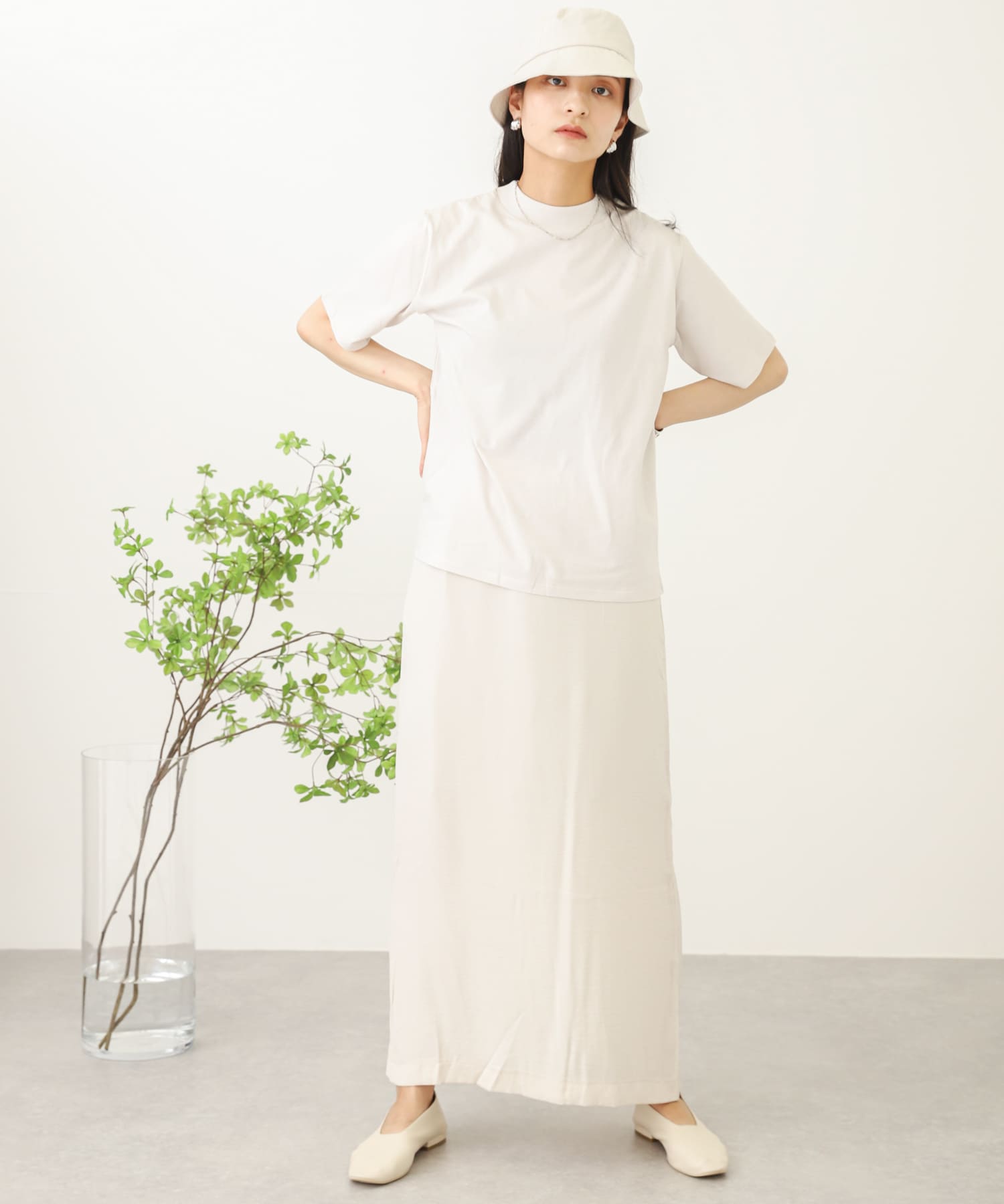 サテンストレートナロースカート IVORY one