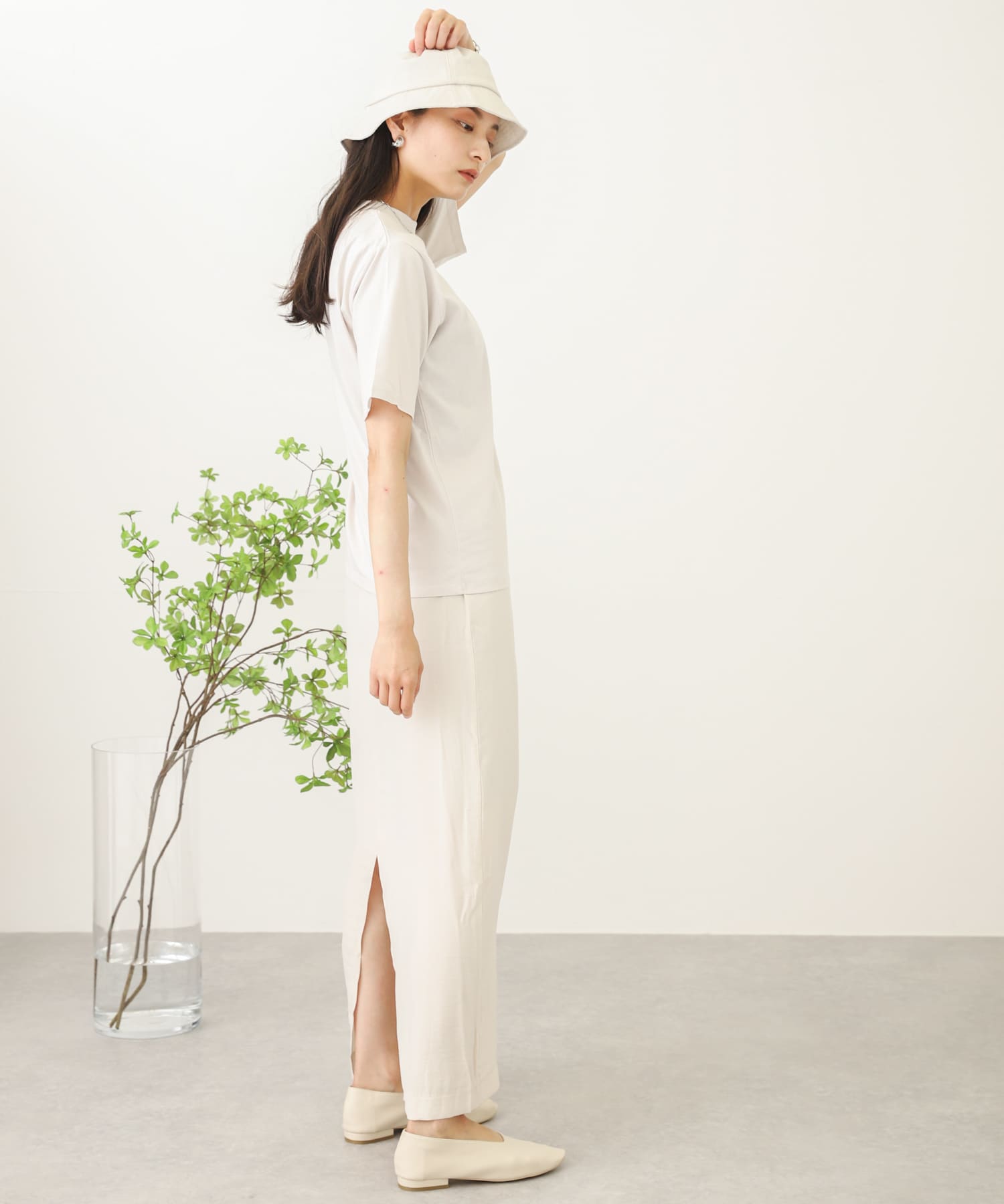 サテンストレートナロースカート IVORY one