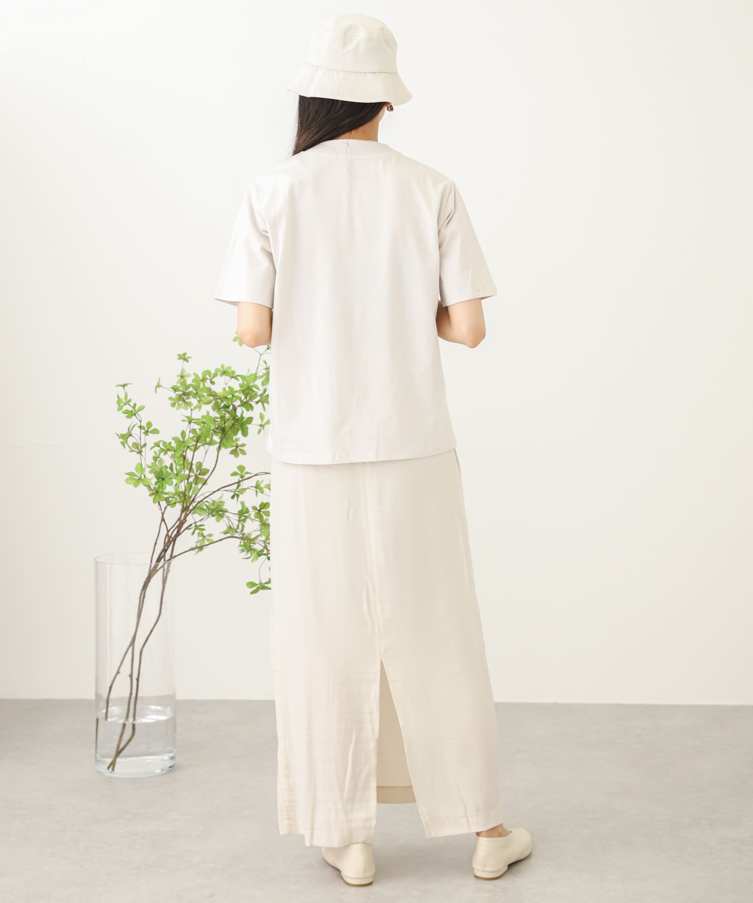サテンストレートナロースカート IVORY one