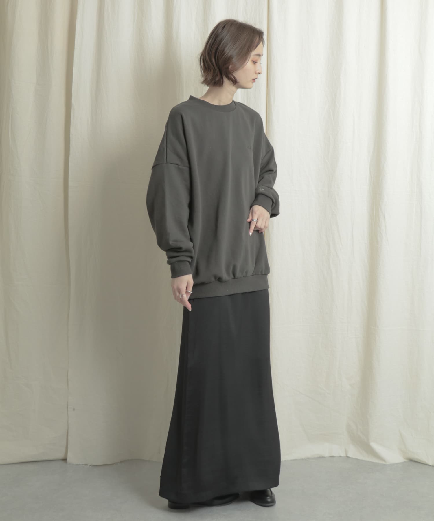 サテンストレートナロースカート BLACK one