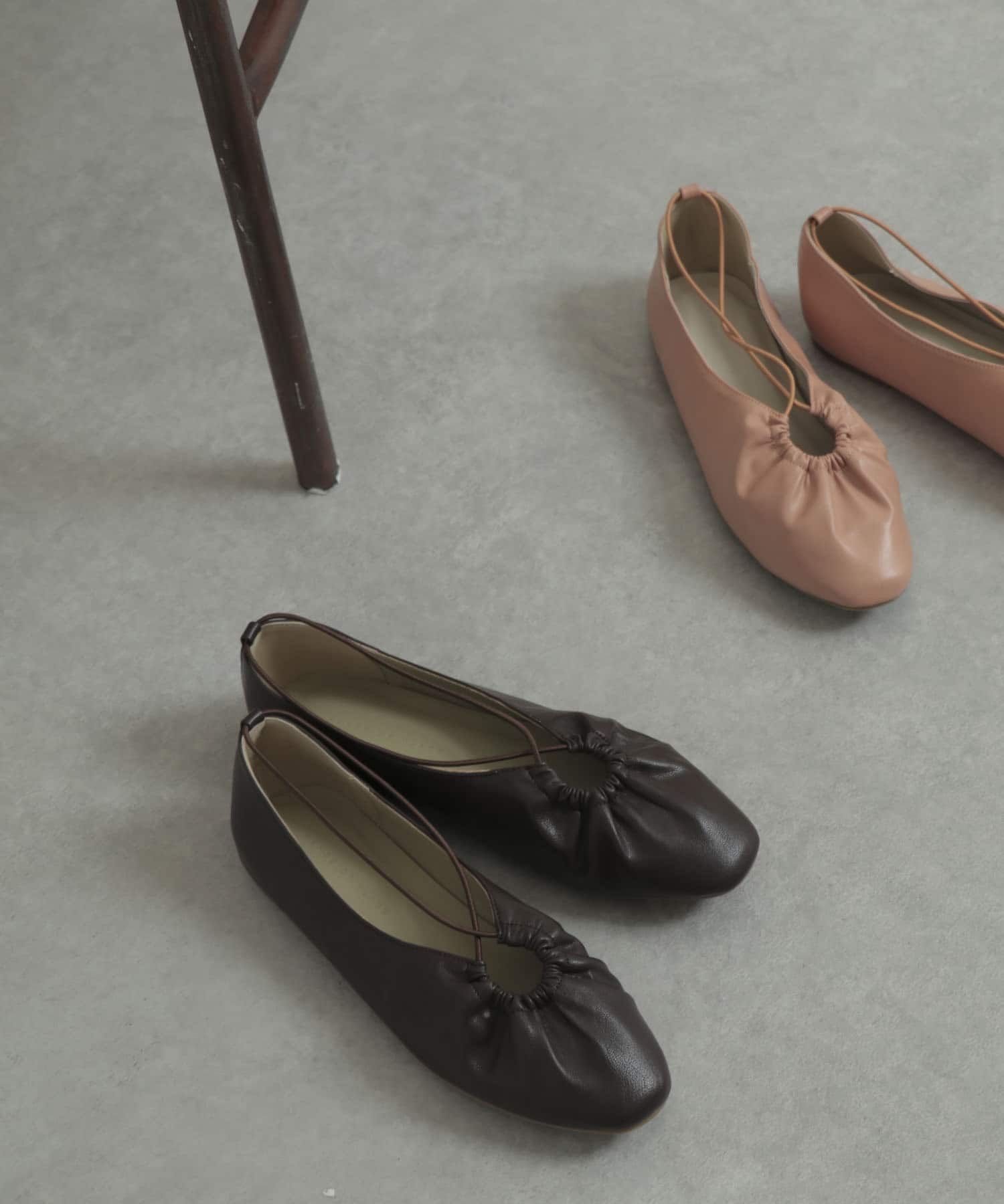 ナローストラップギャザーフラットシューズ BROWN S
