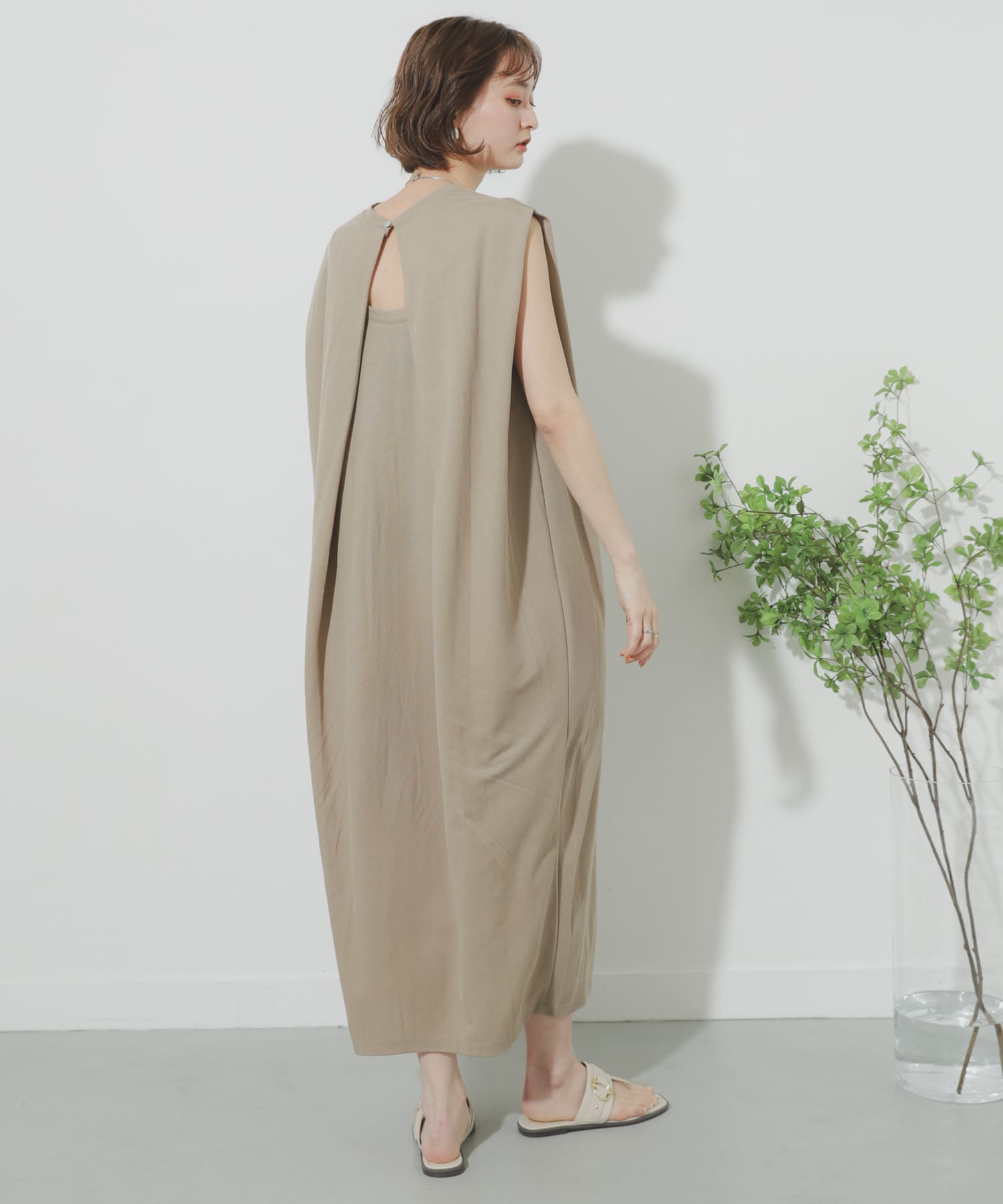 バックタックロングワンピース BEIGE one