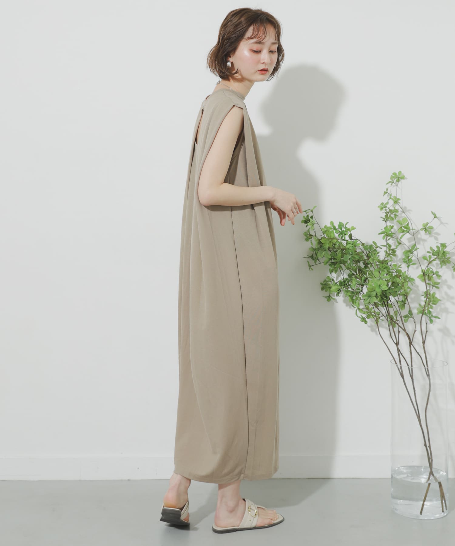 バックタックロングワンピース BEIGE one