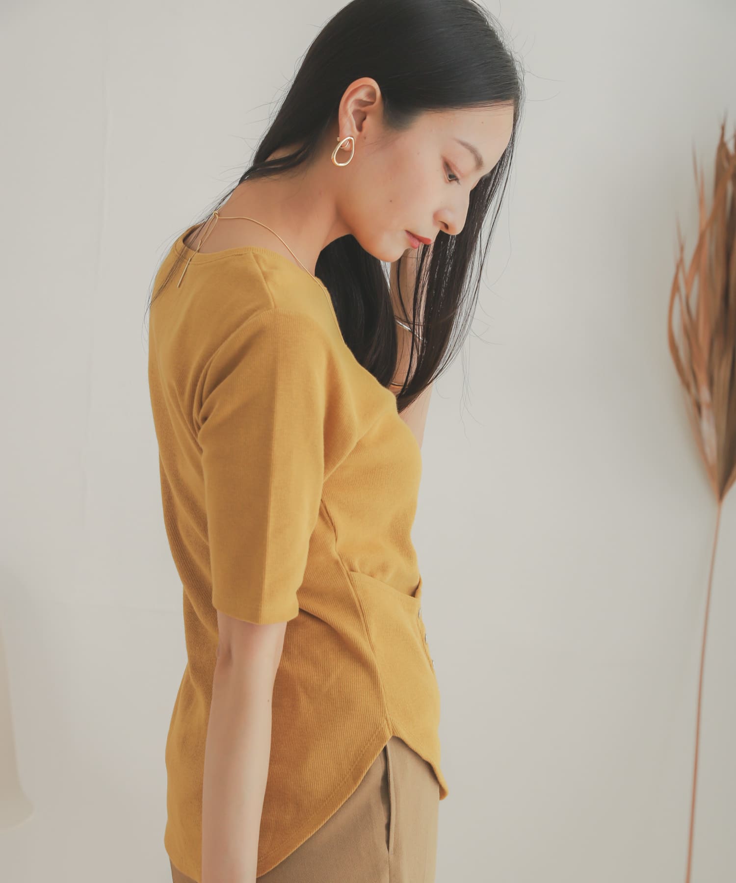 レイヤードボタンディテールトップ YELLOW one