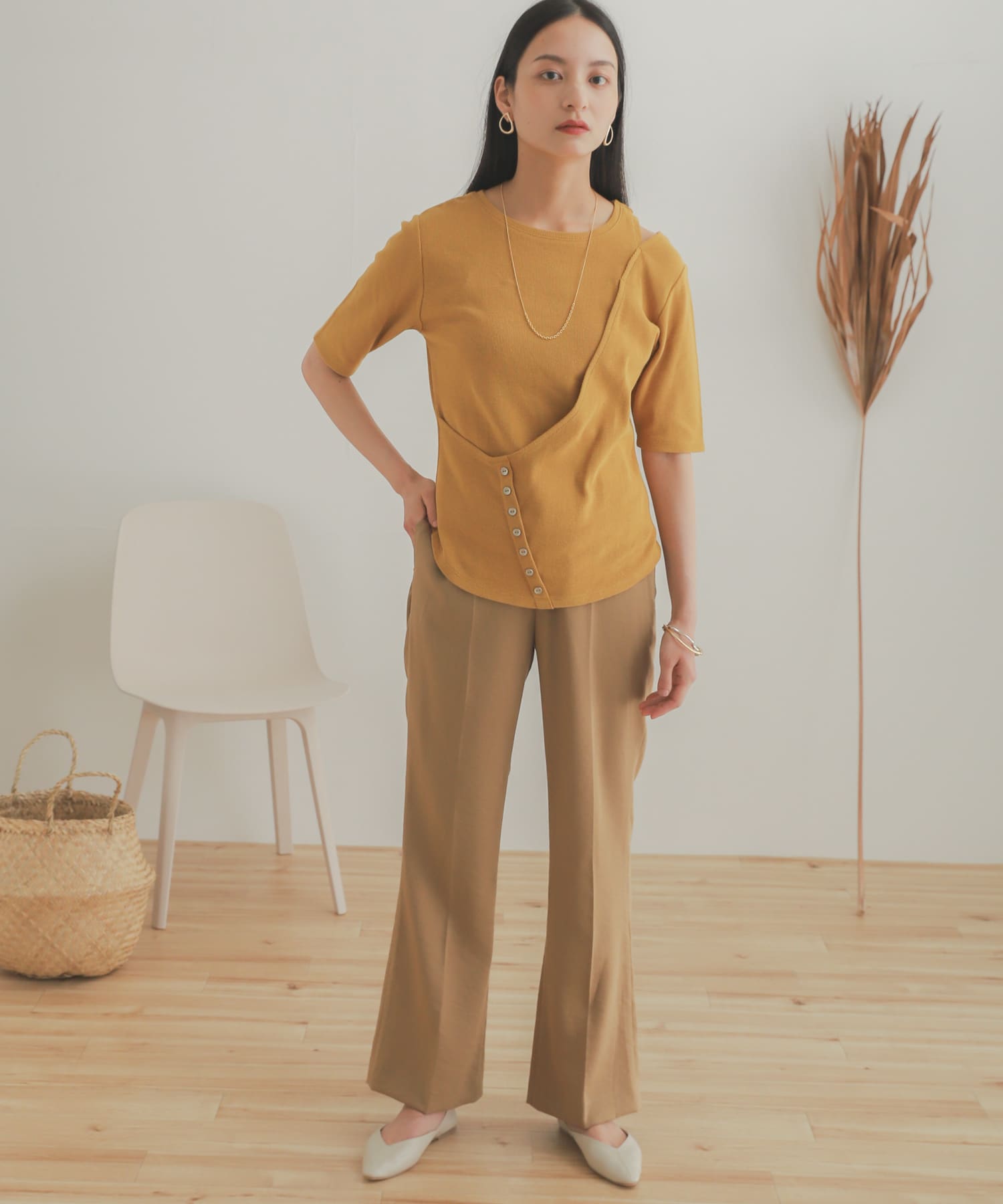 レイヤードボタンディテールトップ YELLOW one