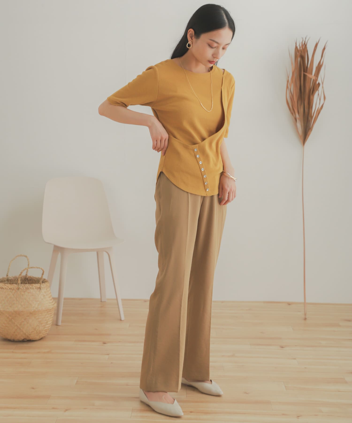 レイヤードボタンディテールトップ YELLOW one