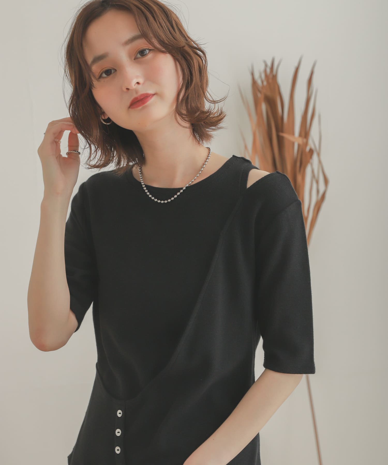 レイヤードボタンディテールトップ BLACK one