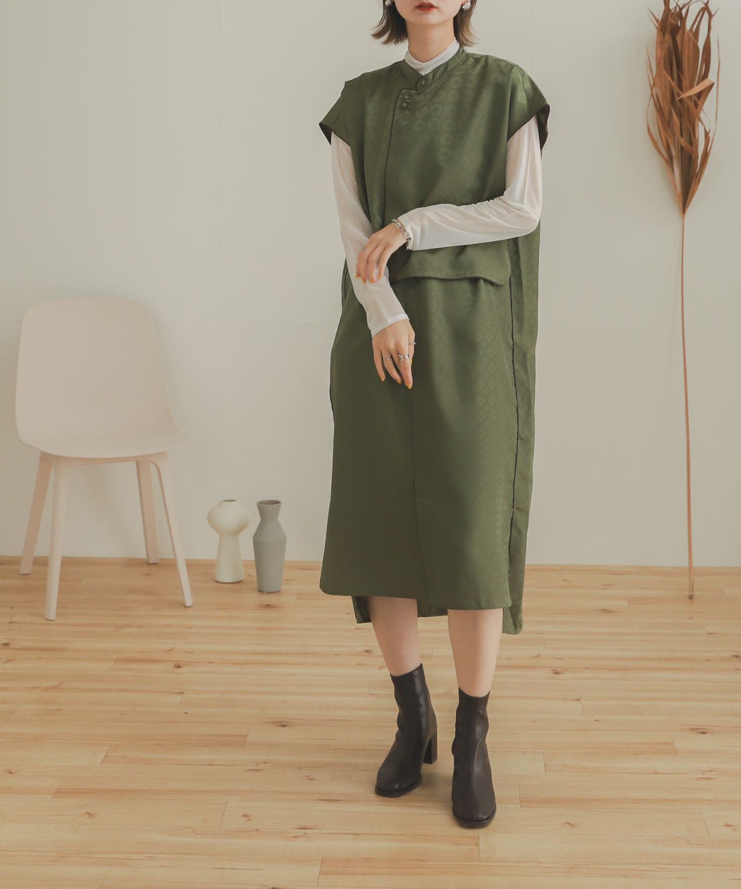 KHAKI