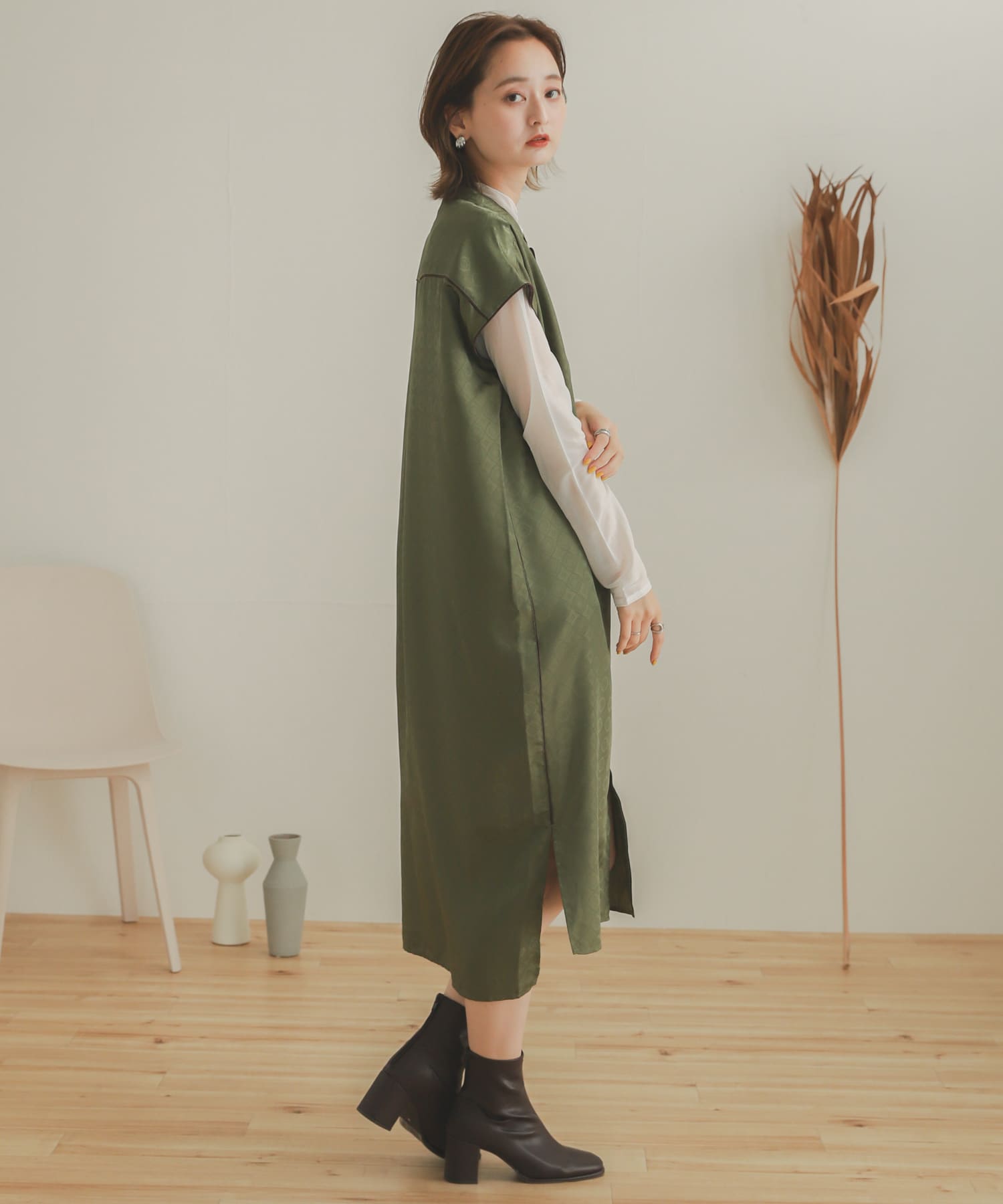 KHAKI