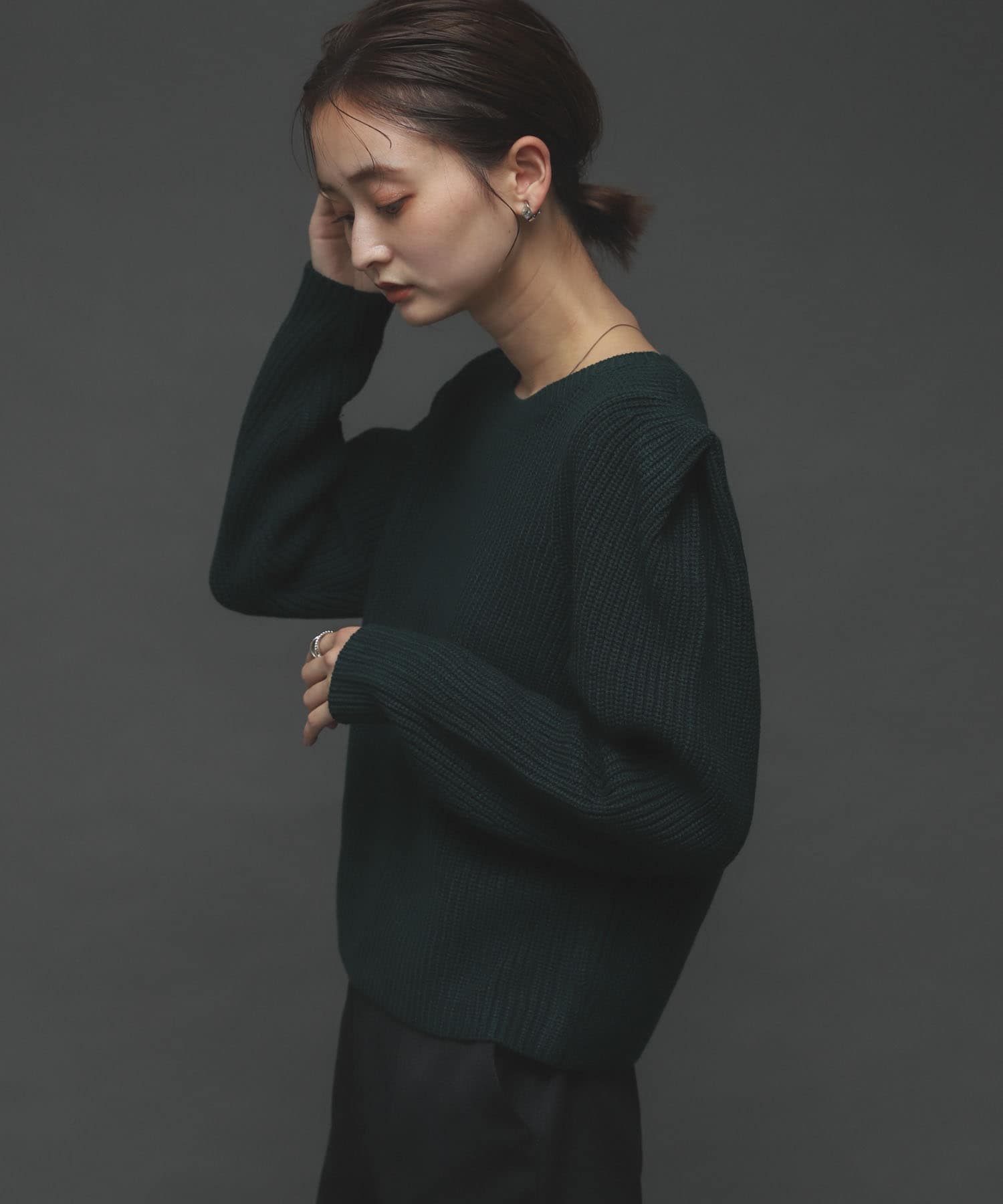 クルーネックショルダータックセーター GREEN one