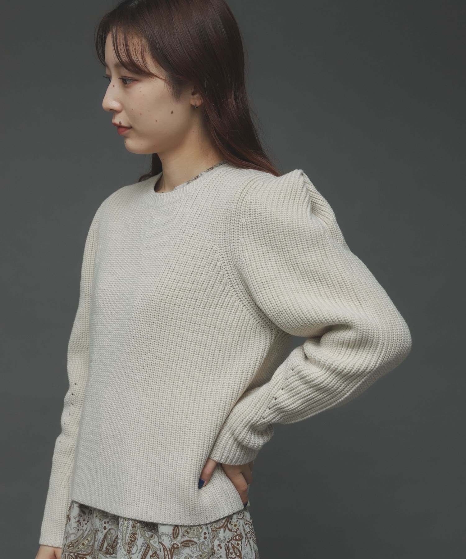 クルーネックショルダータックセーター IVORY one