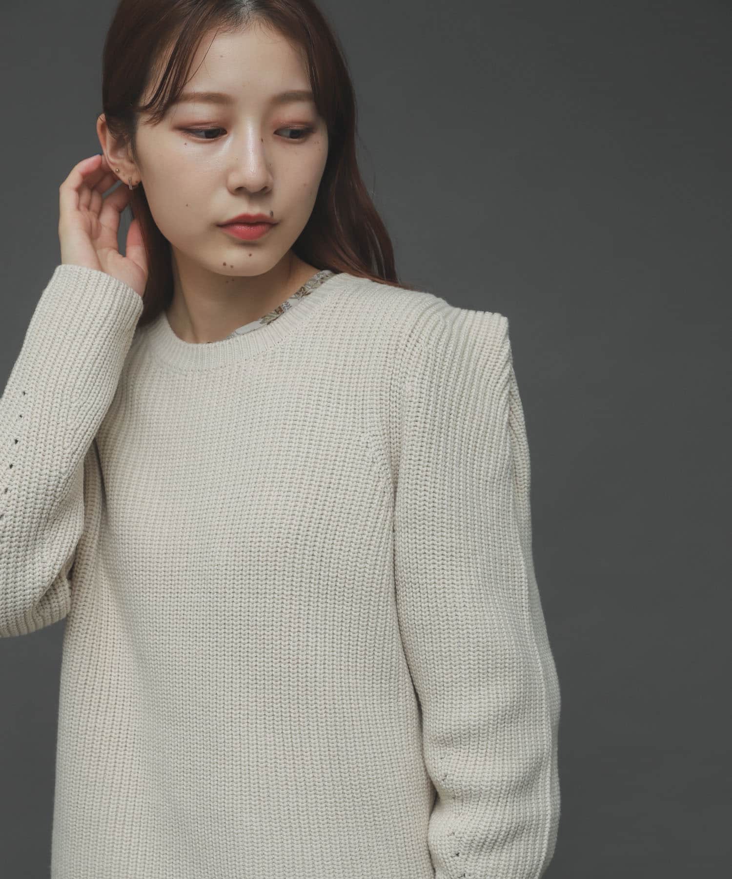 クルーネックショルダータックセーター IVORY one