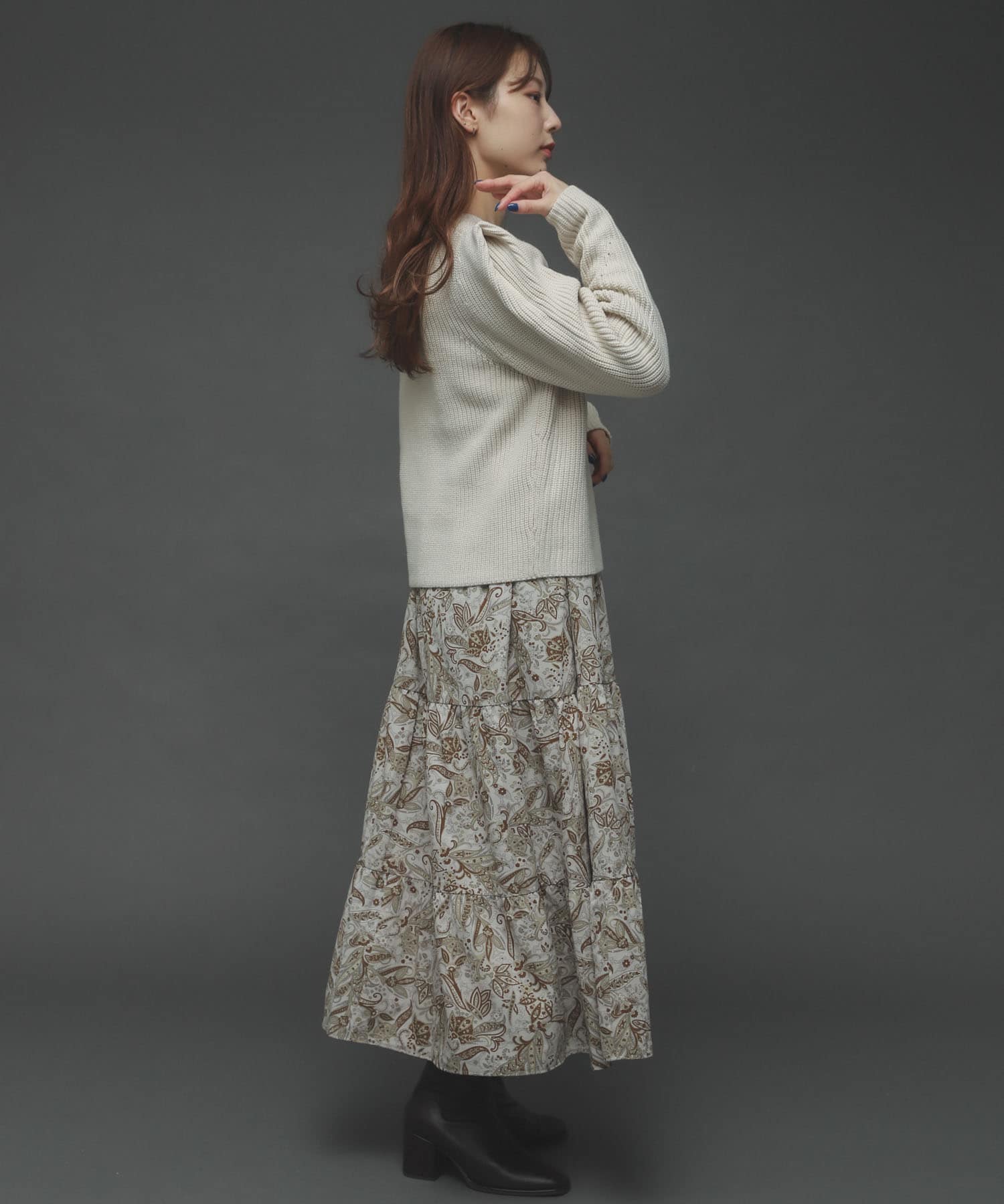 クルーネックショルダータックセーター IVORY one