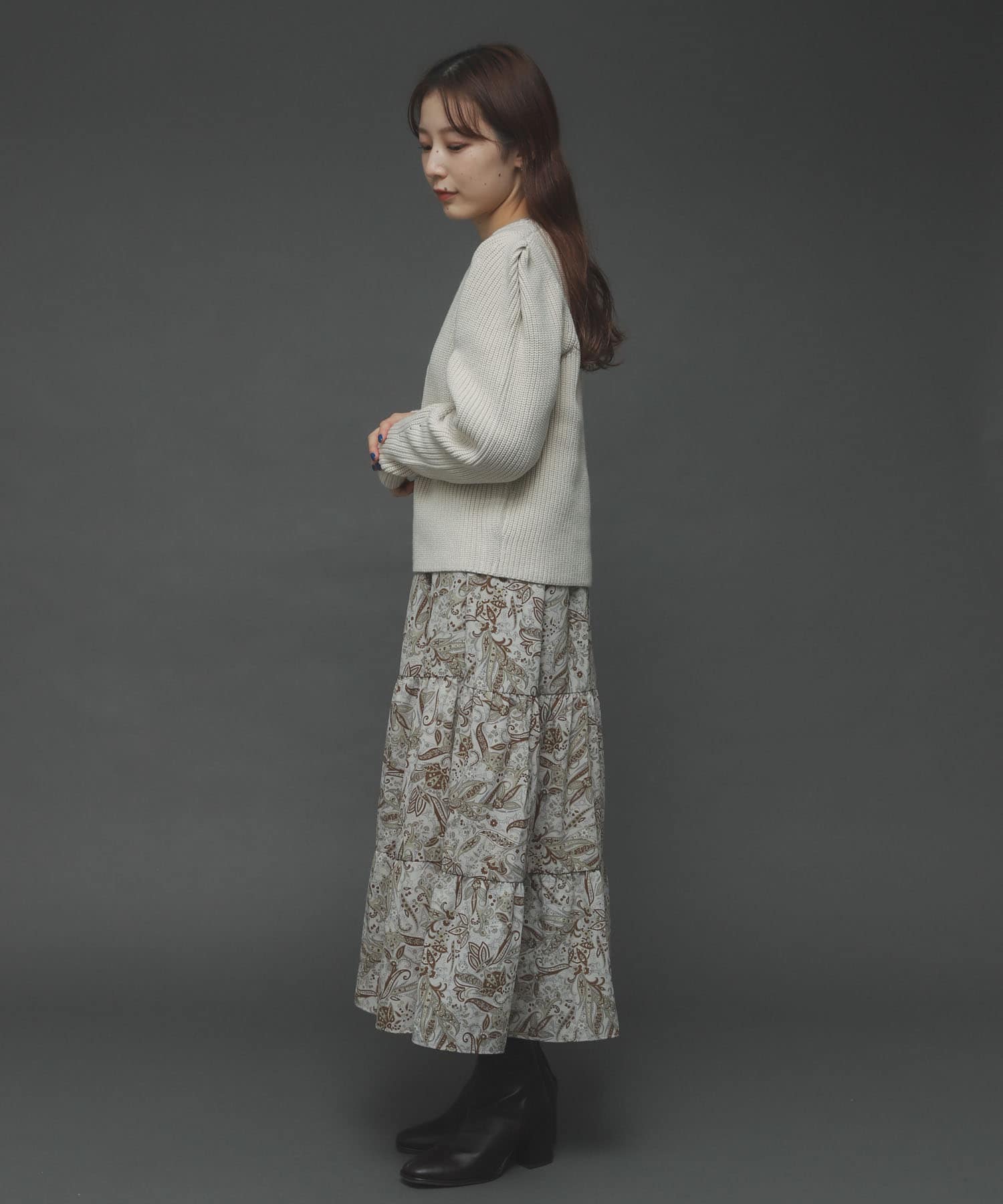 クルーネックショルダータックセーター IVORY one