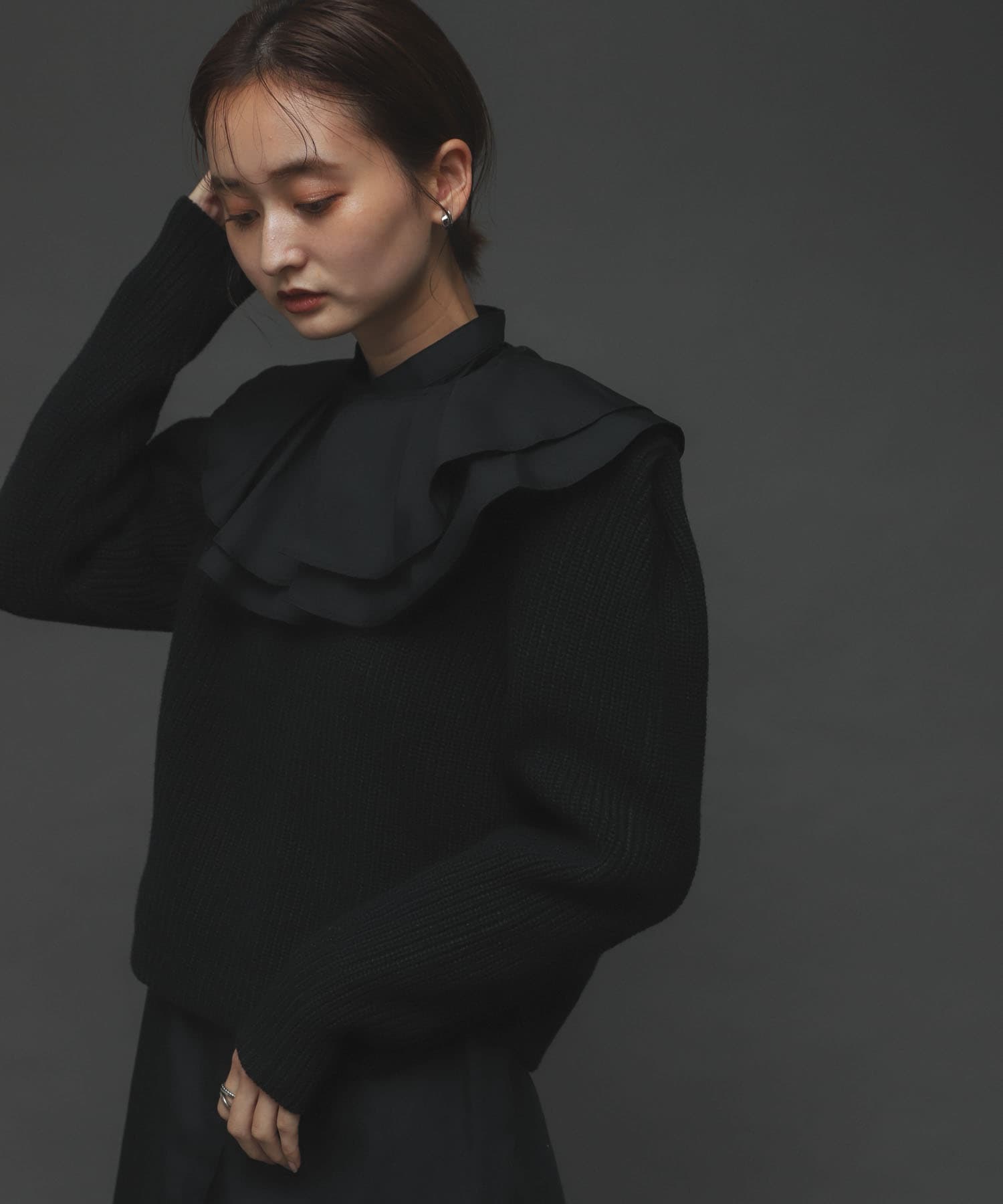 クルーネックショルダータックセーター BLACK one