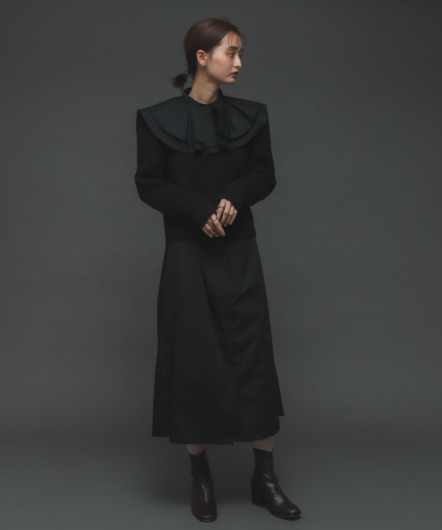 クルーネックショルダータックセーター BLACK one
