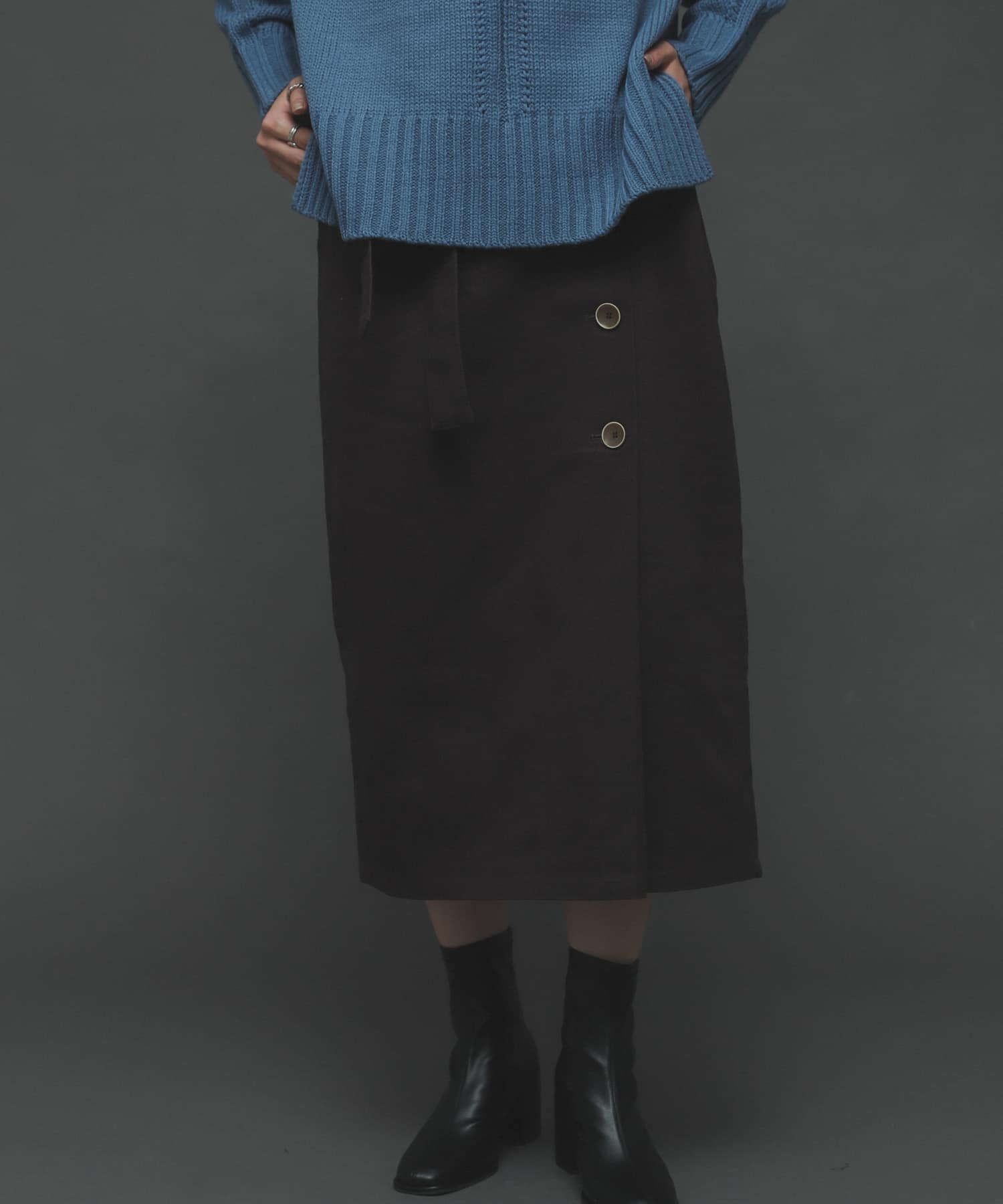 ボタンディテールアイラインスカート