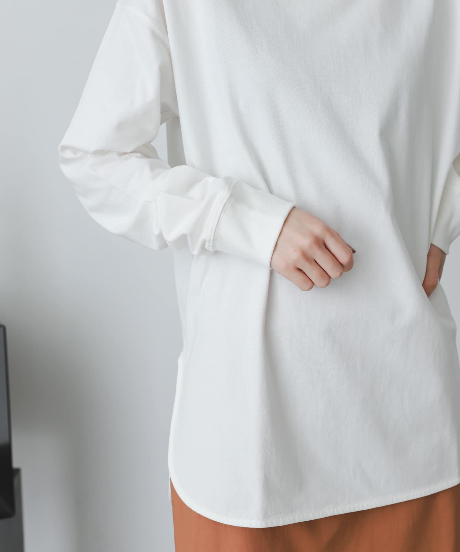 OFF WHITE