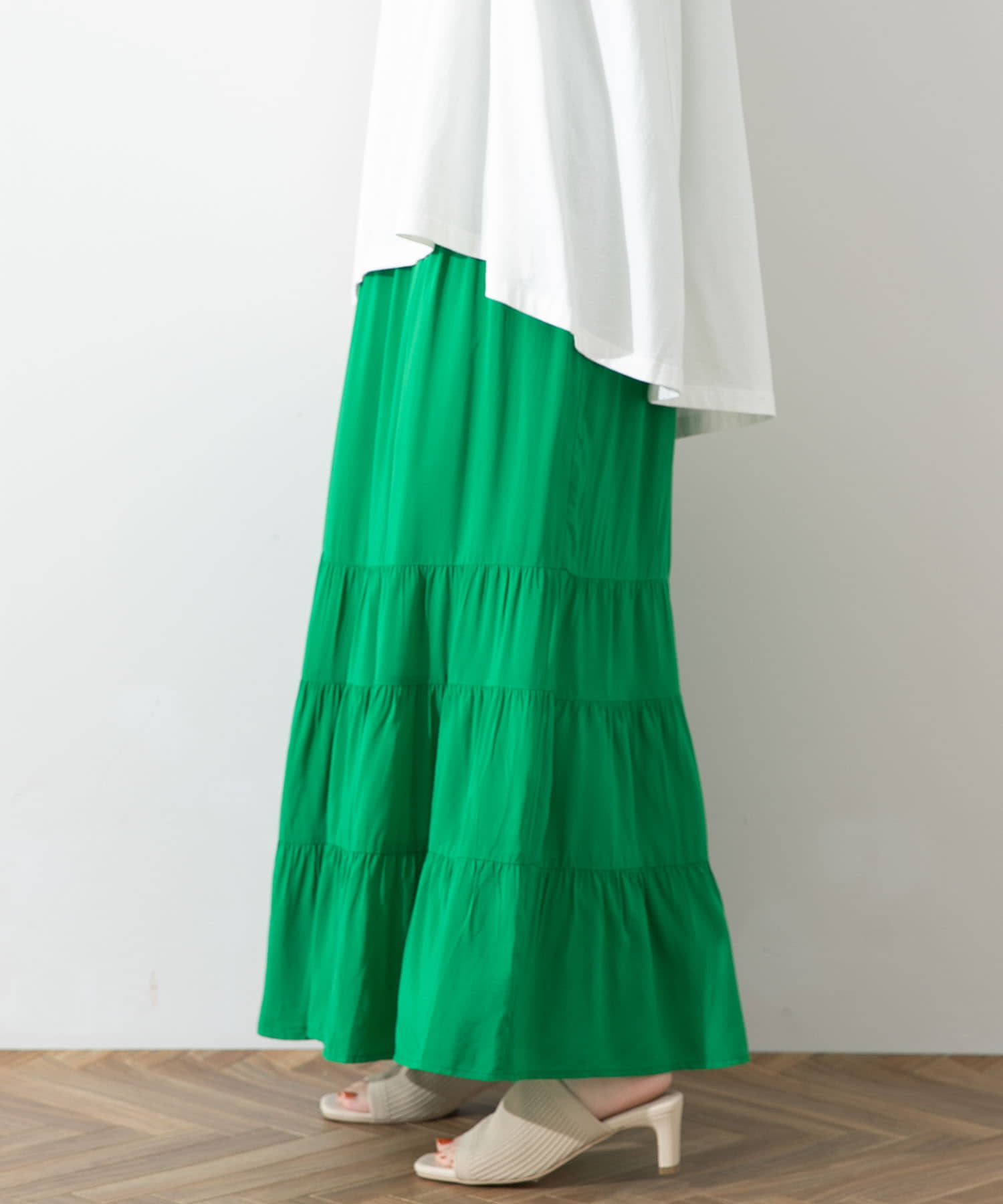GREEN